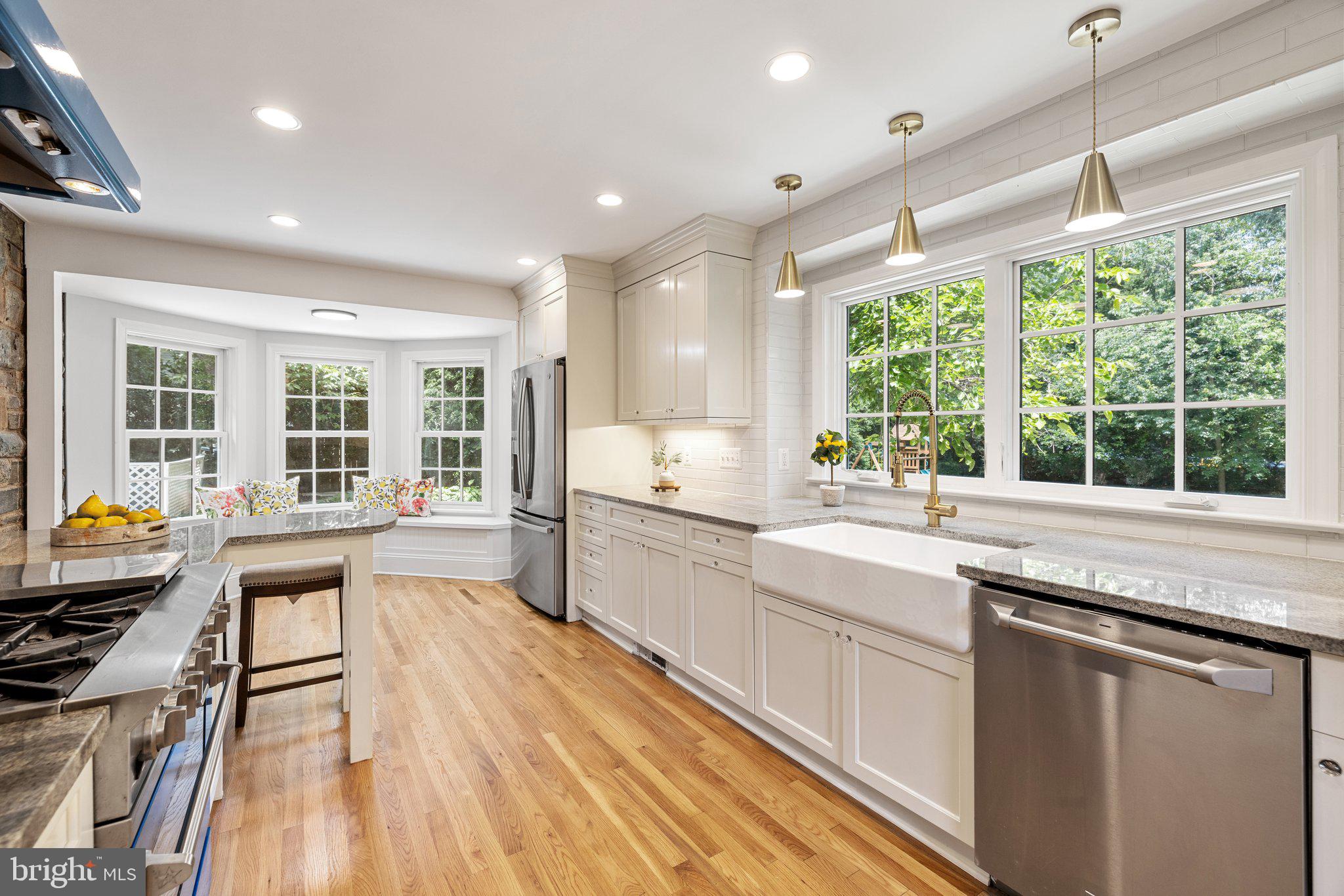 COUNTRY CLUB - Residential