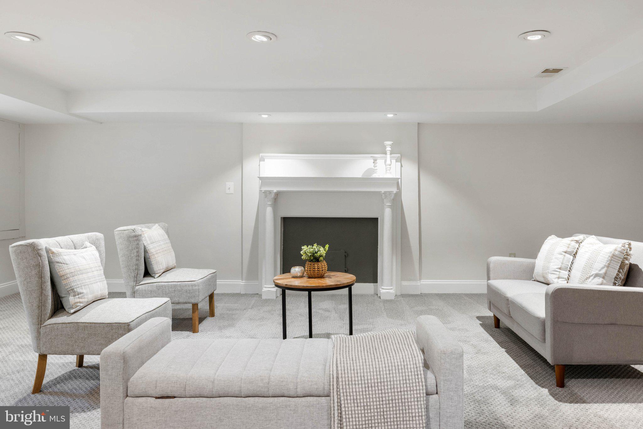 COUNTRY CLUB - Residential