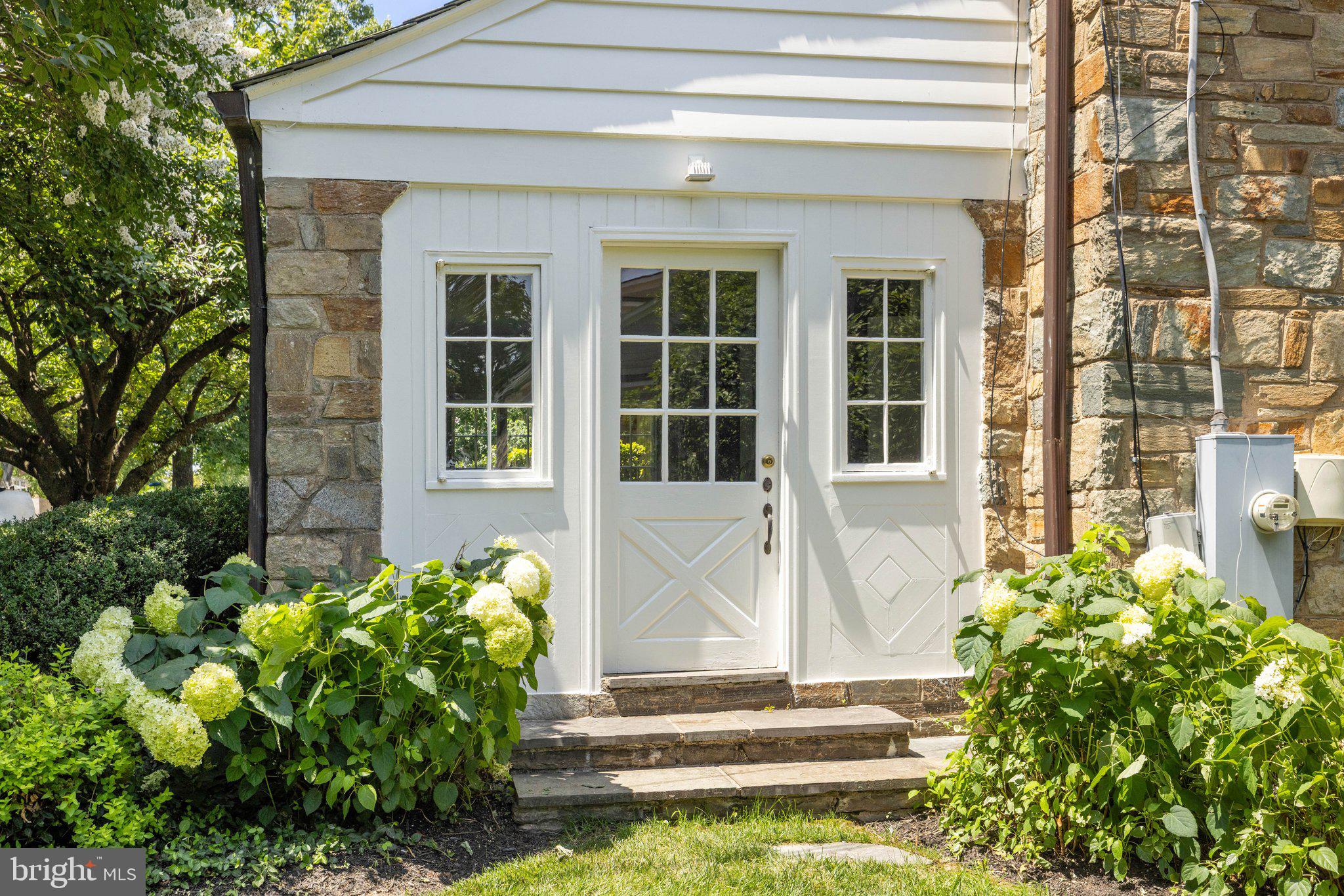 COUNTRY CLUB - Residential