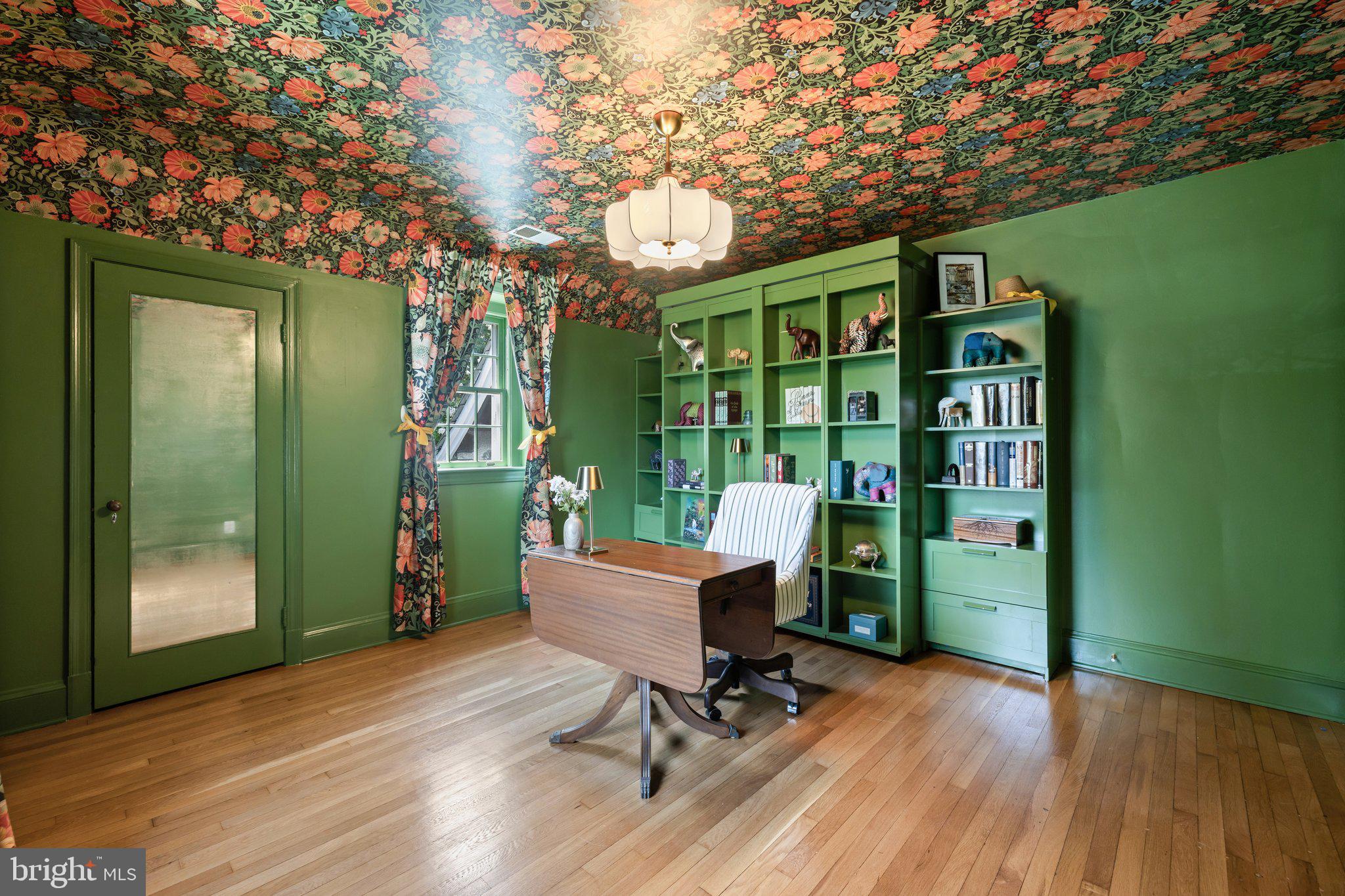 COUNTRY CLUB - Residential