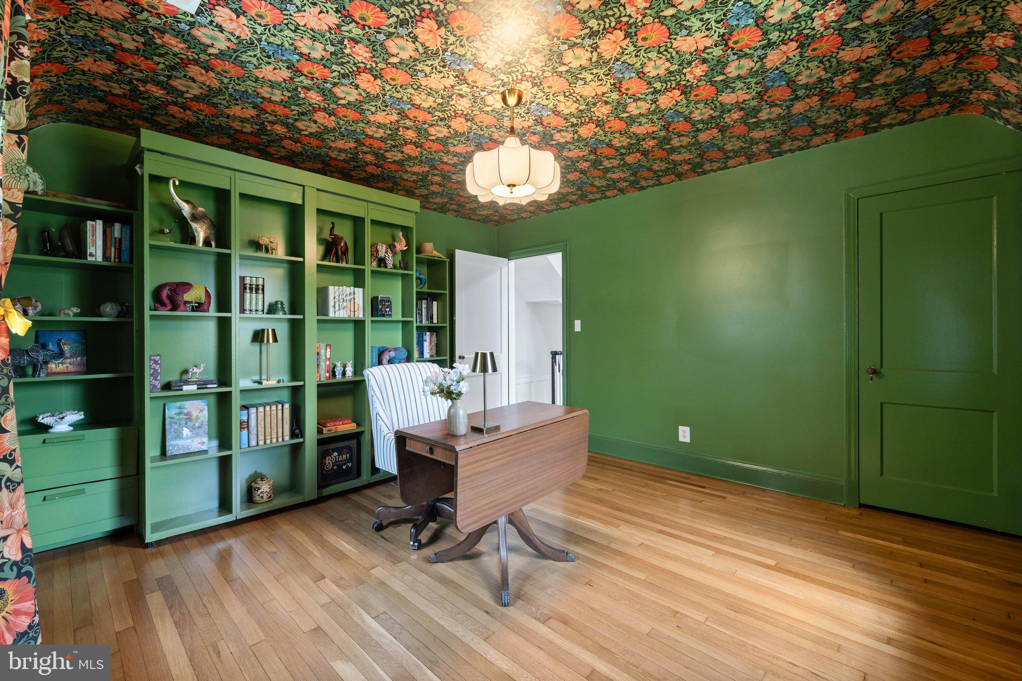 COUNTRY CLUB - Residential