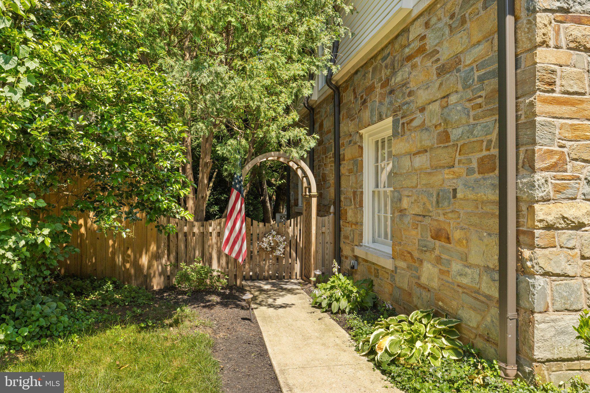 COUNTRY CLUB - Residential