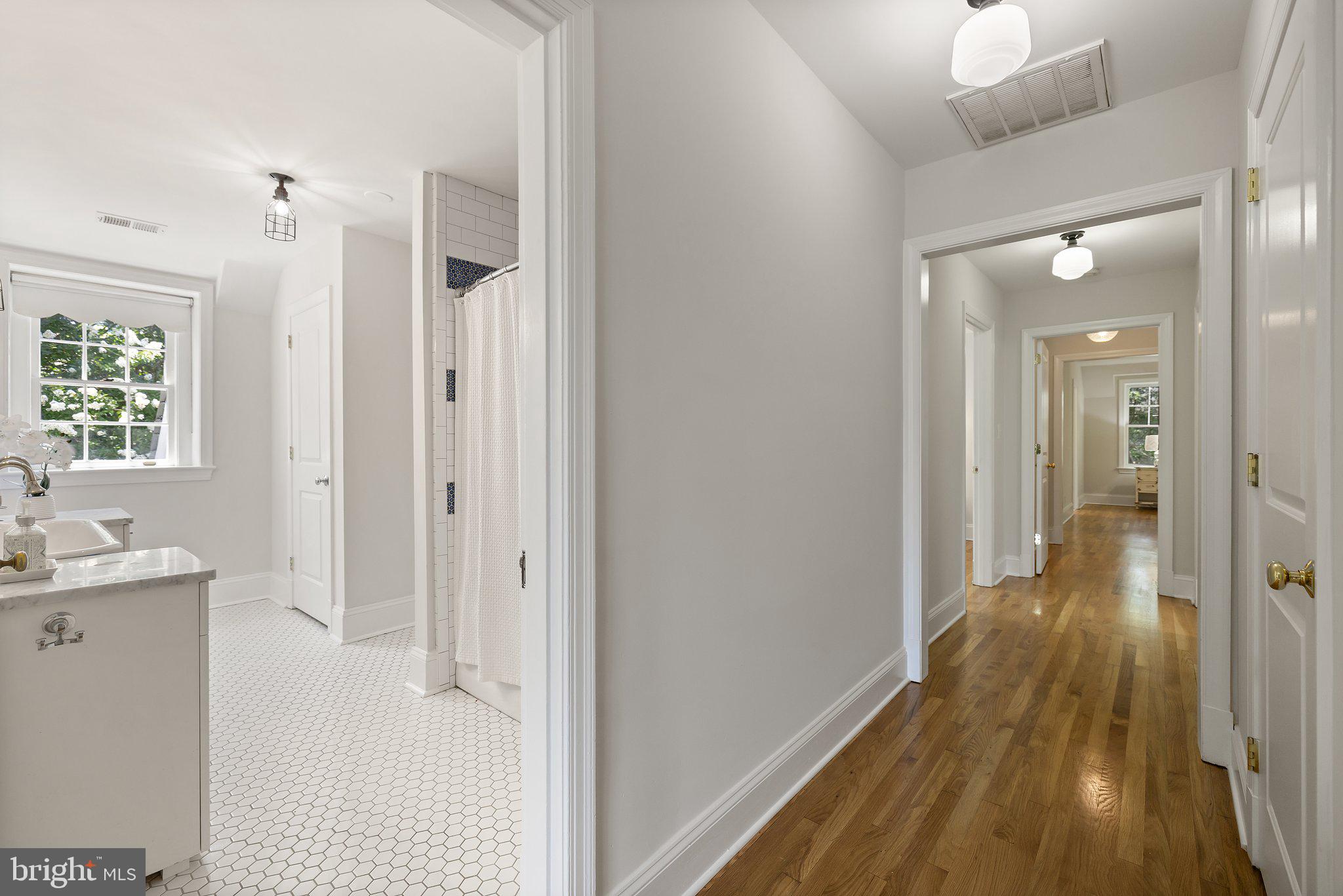 COUNTRY CLUB - Residential