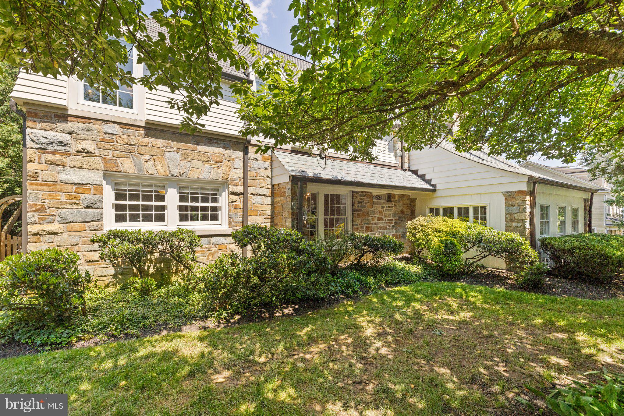 COUNTRY CLUB - Residential