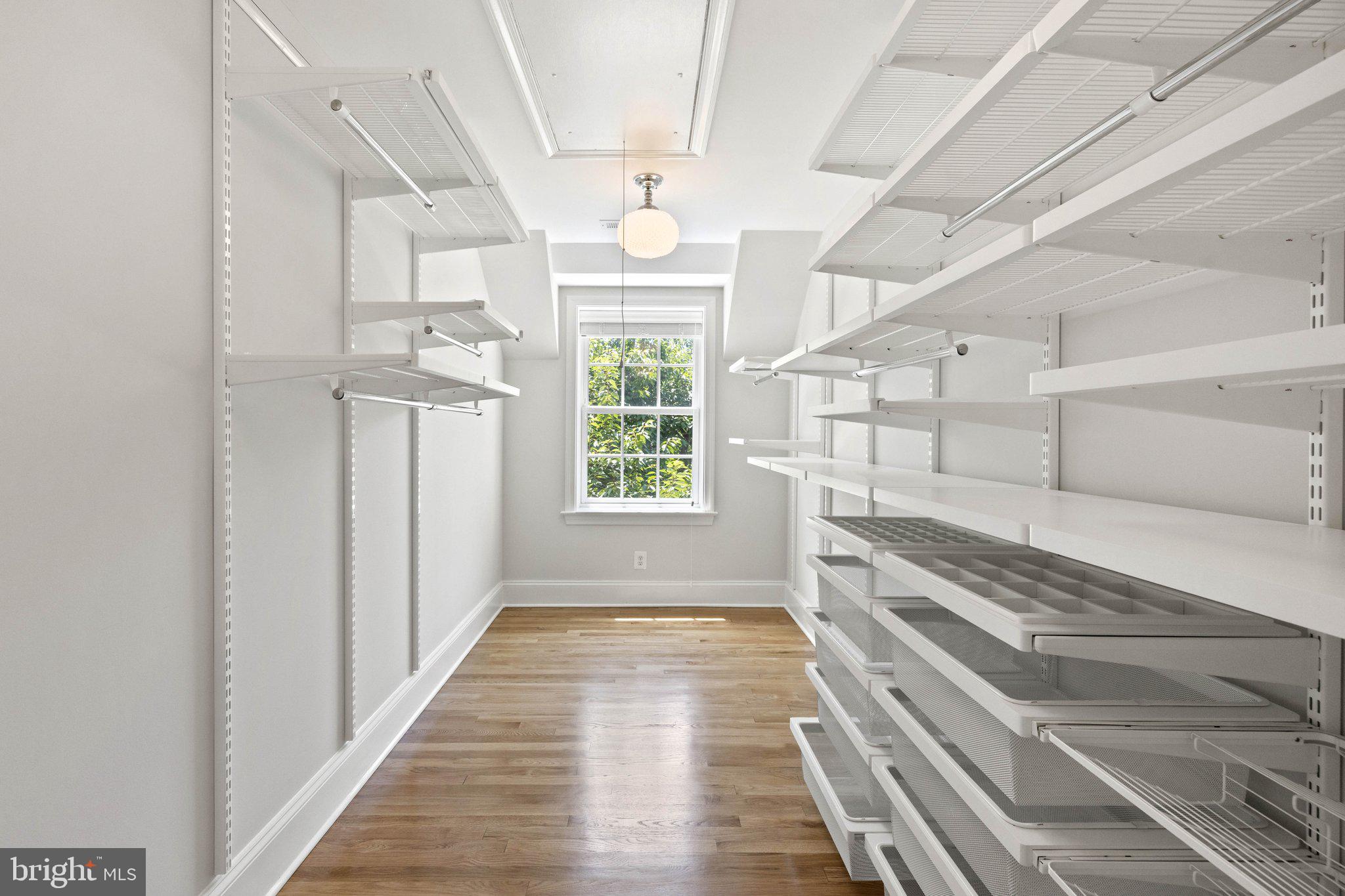 COUNTRY CLUB - Residential