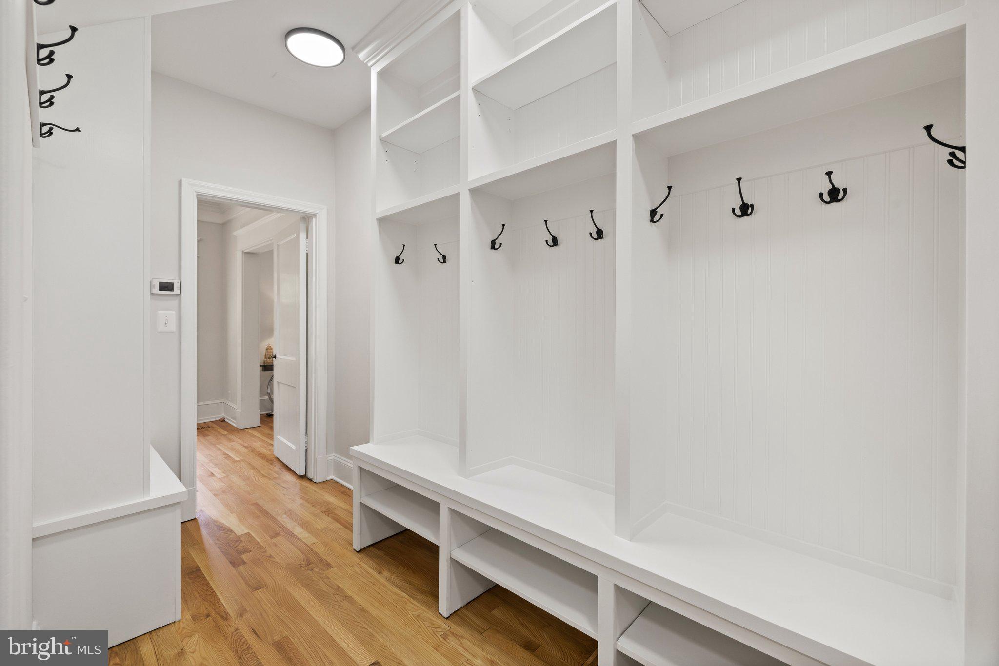 COUNTRY CLUB - Residential