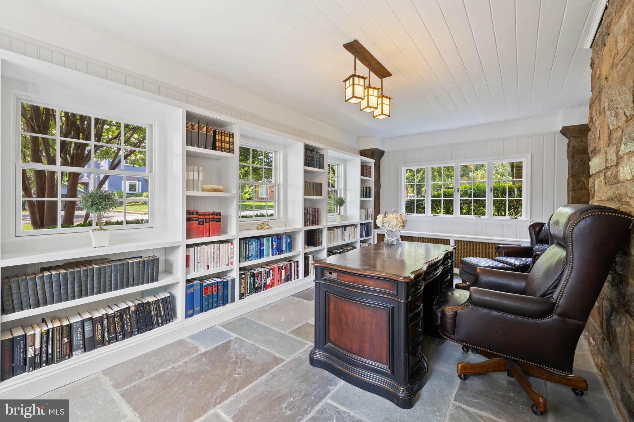 COUNTRY CLUB - Residential