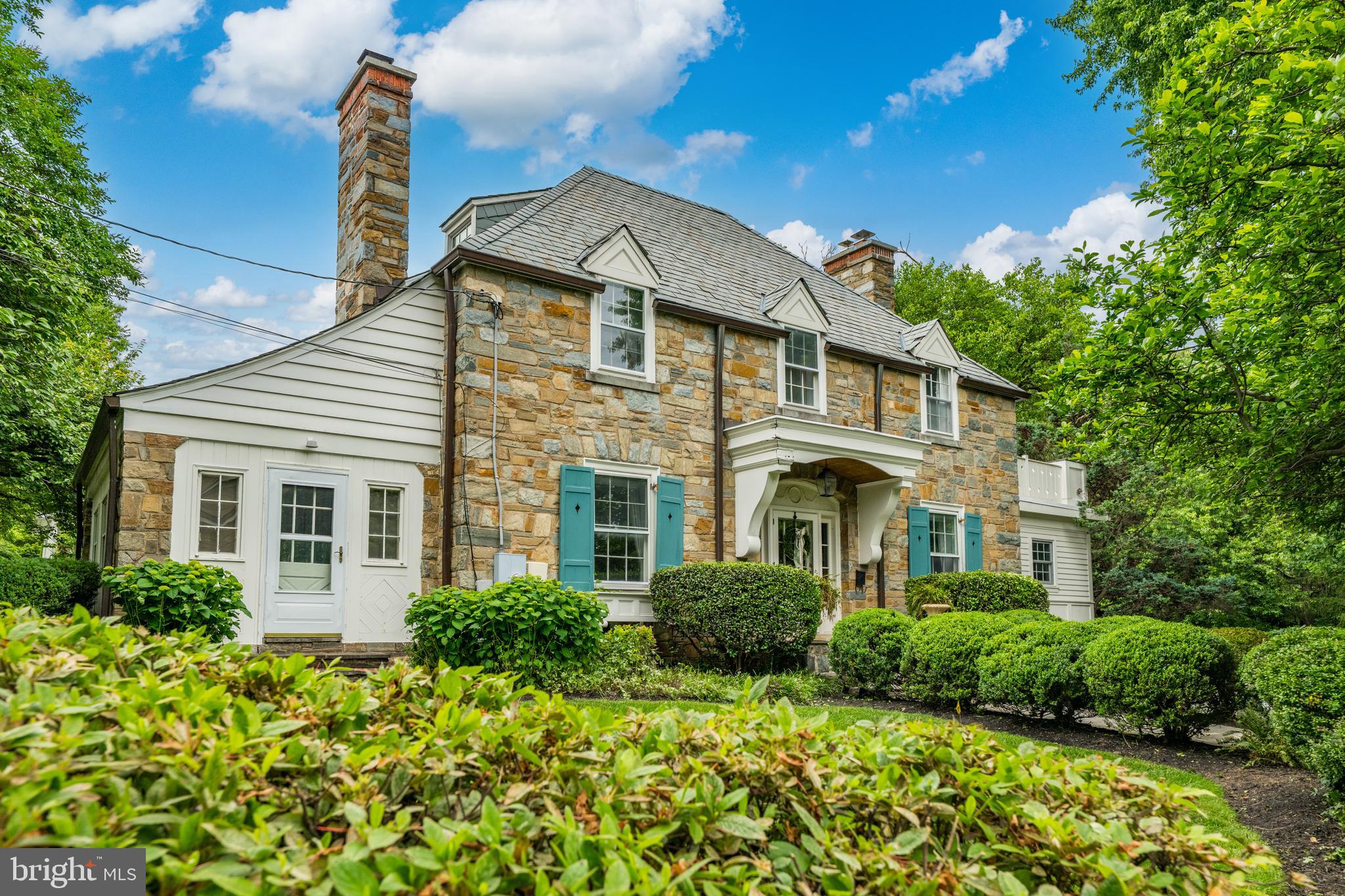 COUNTRY CLUB - Residential