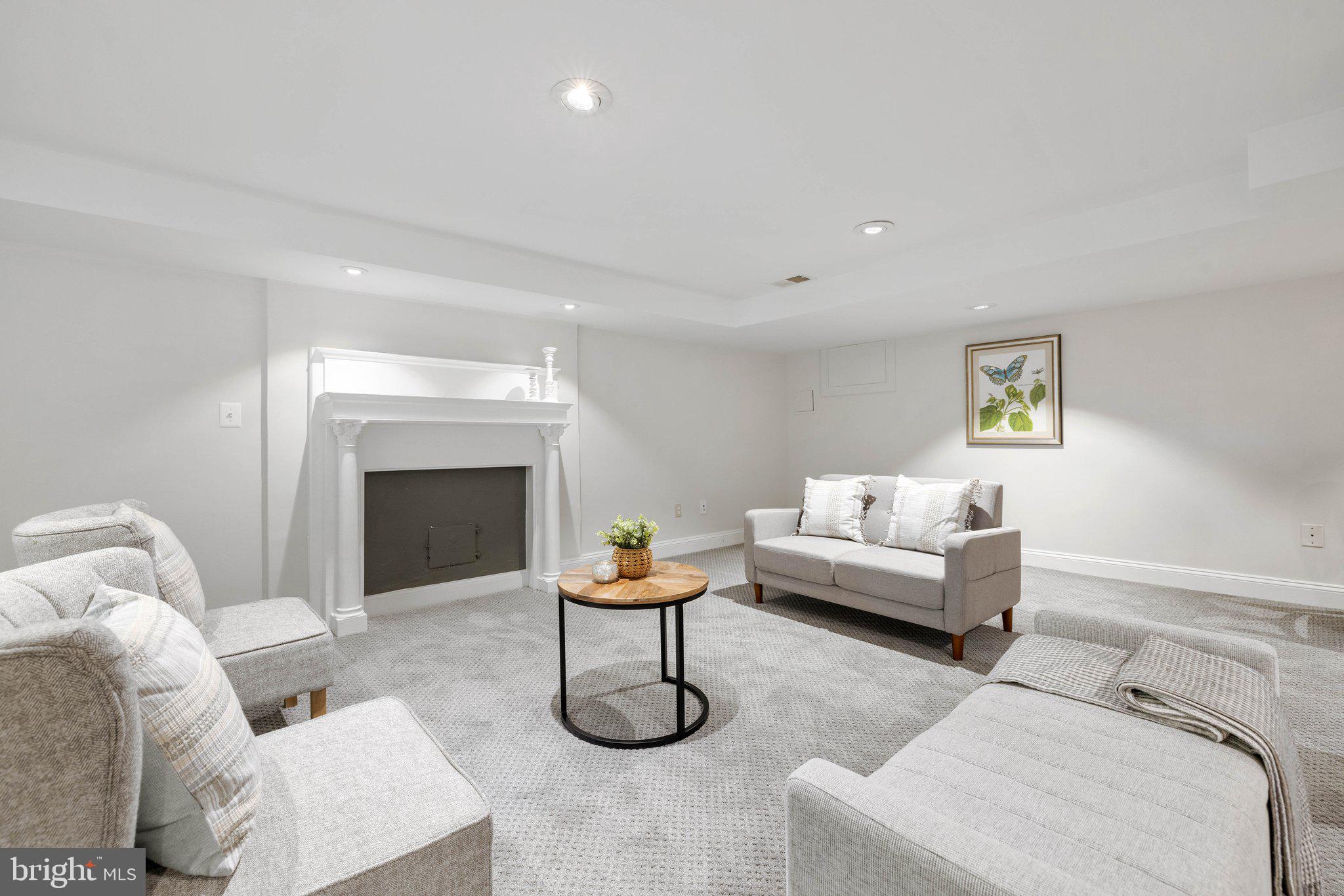 COUNTRY CLUB - Residential