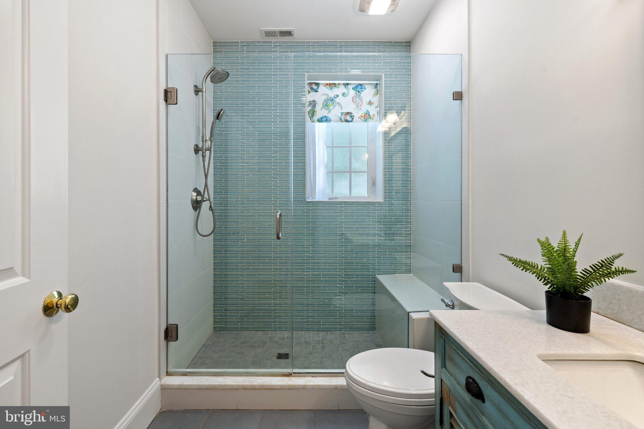 COUNTRY CLUB - Residential