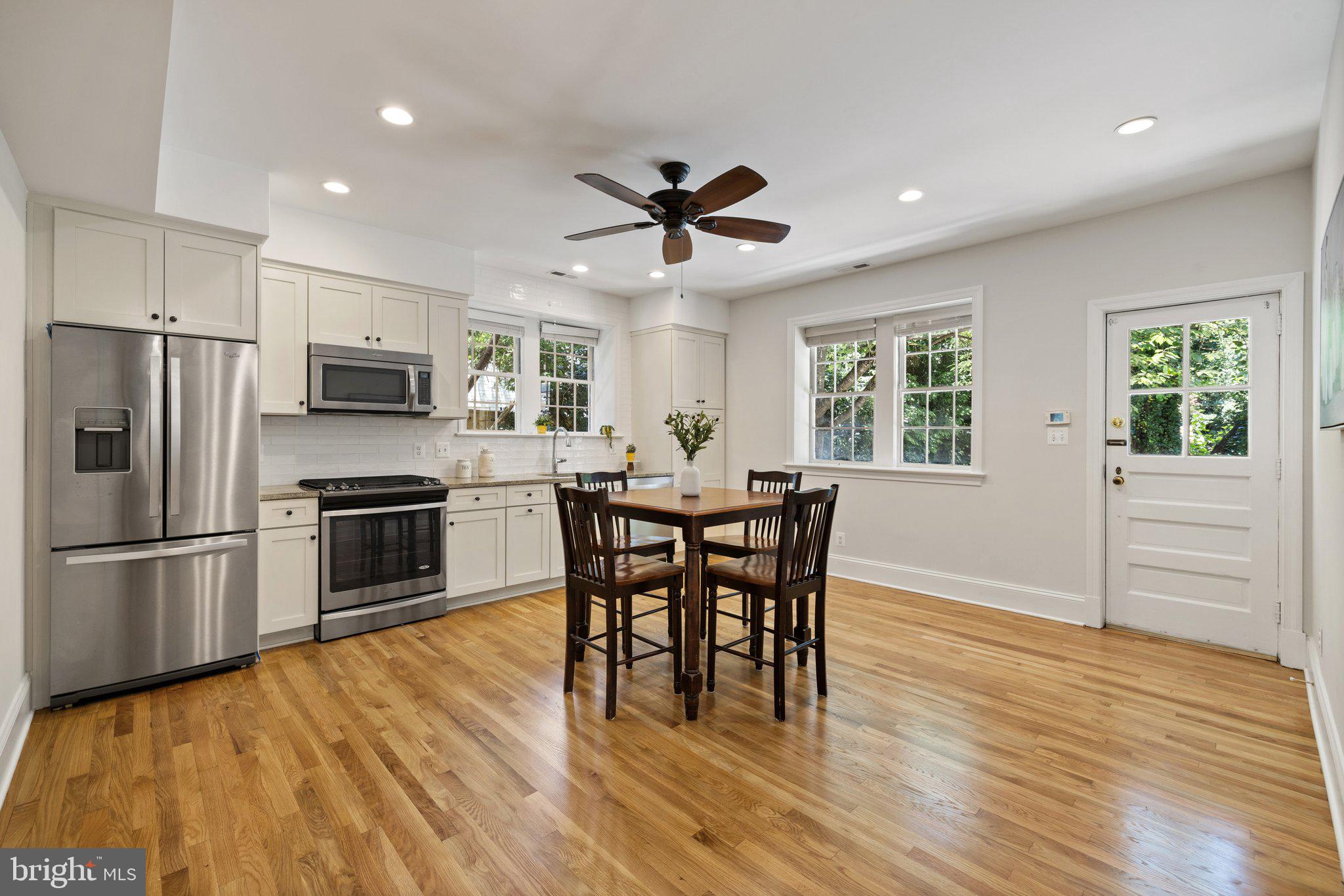 COUNTRY CLUB - Residential