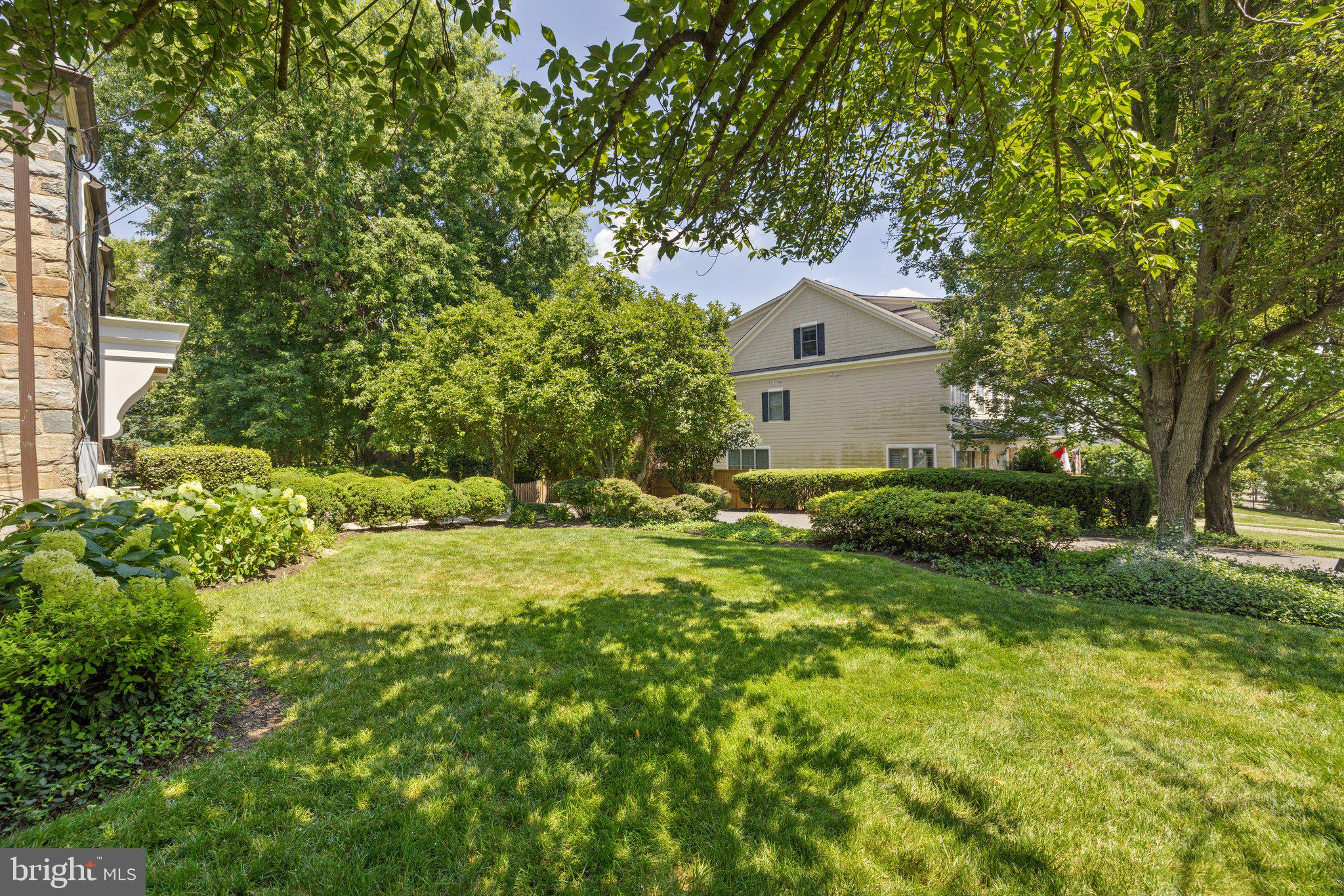 COUNTRY CLUB - Residential