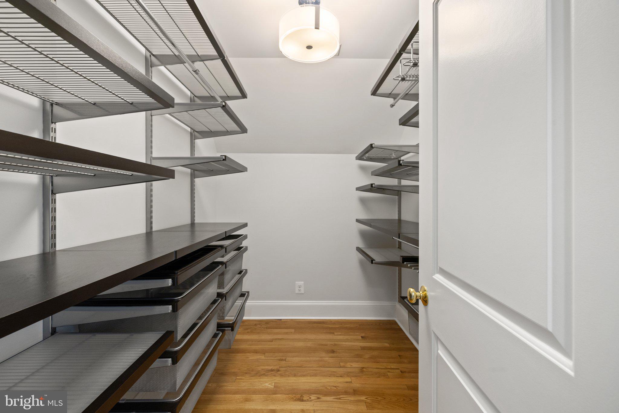 COUNTRY CLUB - Residential