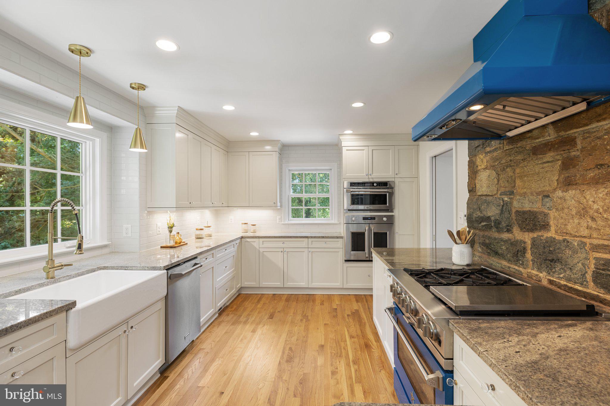 COUNTRY CLUB - Residential