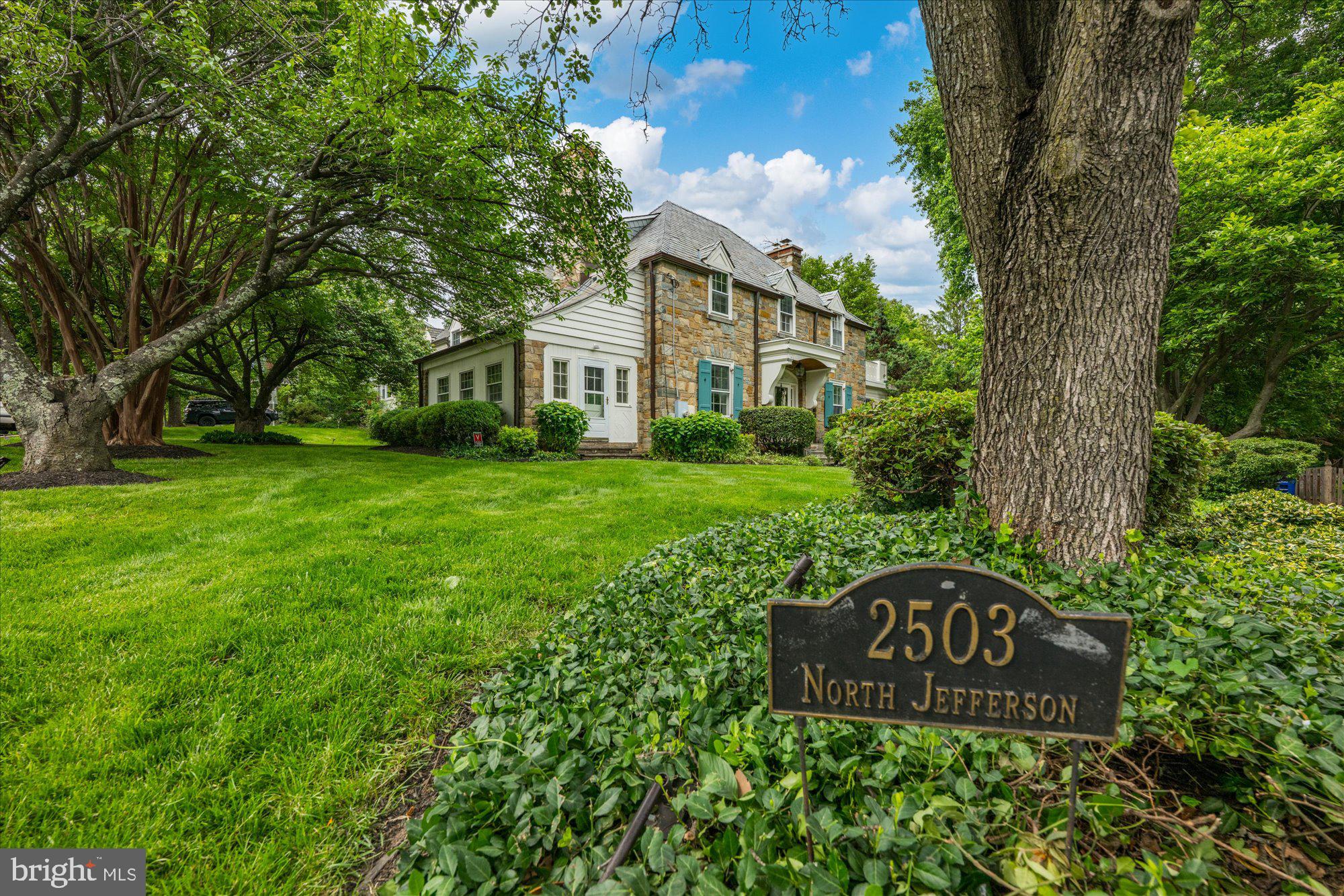 COUNTRY CLUB - Residential