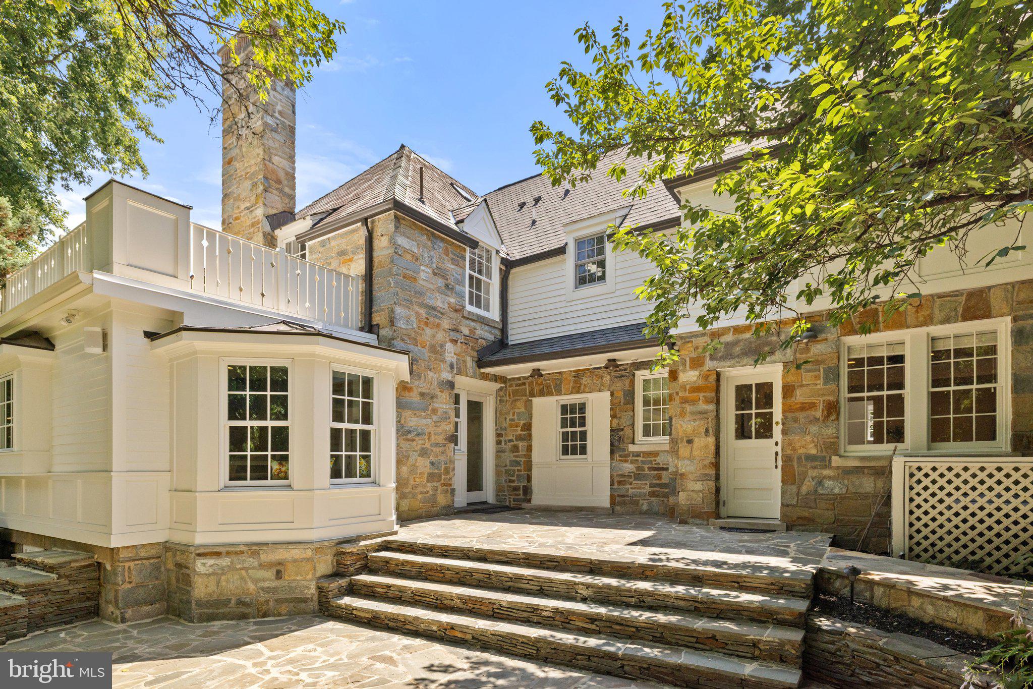 COUNTRY CLUB - Residential