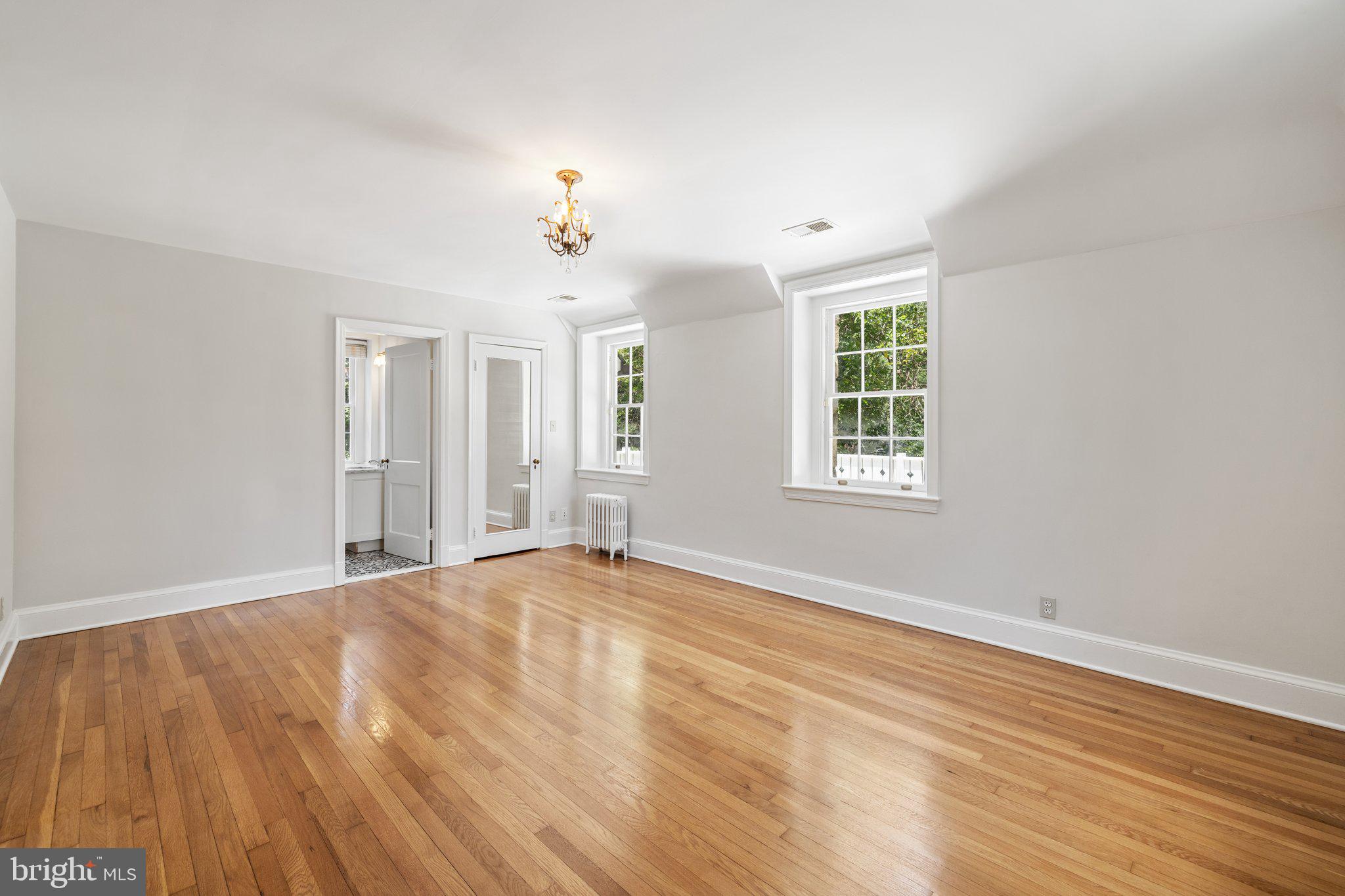 COUNTRY CLUB - Residential