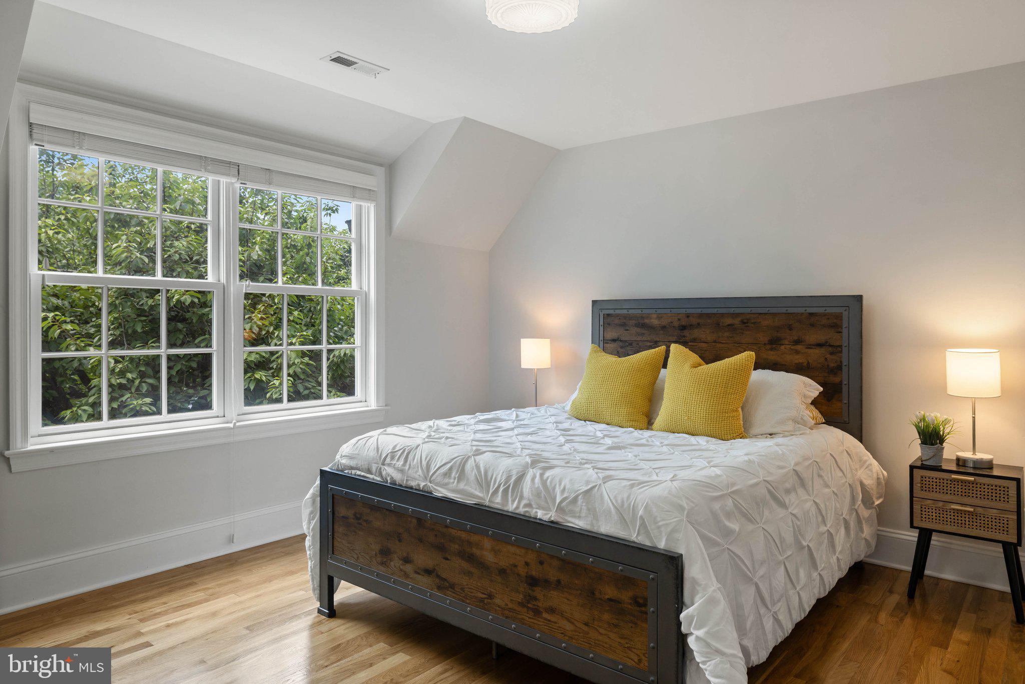 COUNTRY CLUB - Residential