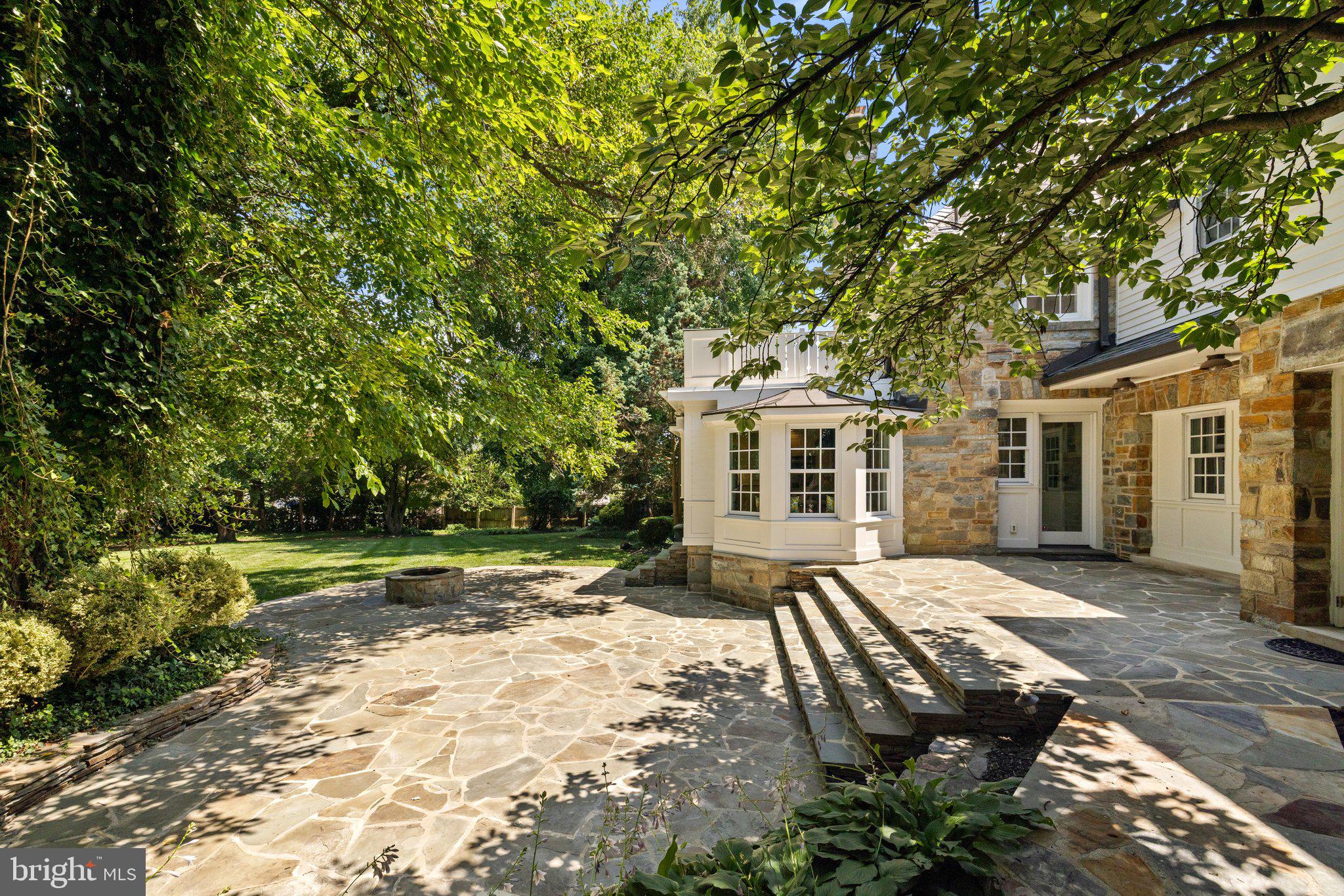 COUNTRY CLUB - Residential