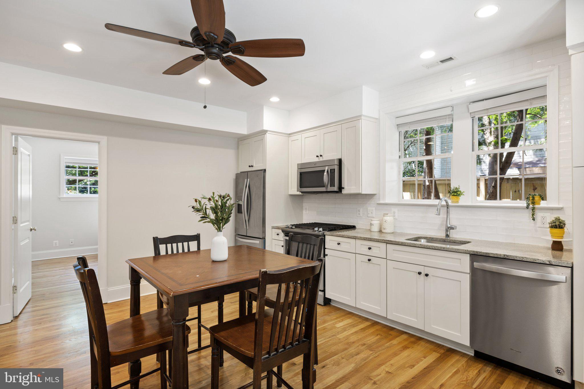 COUNTRY CLUB - Residential