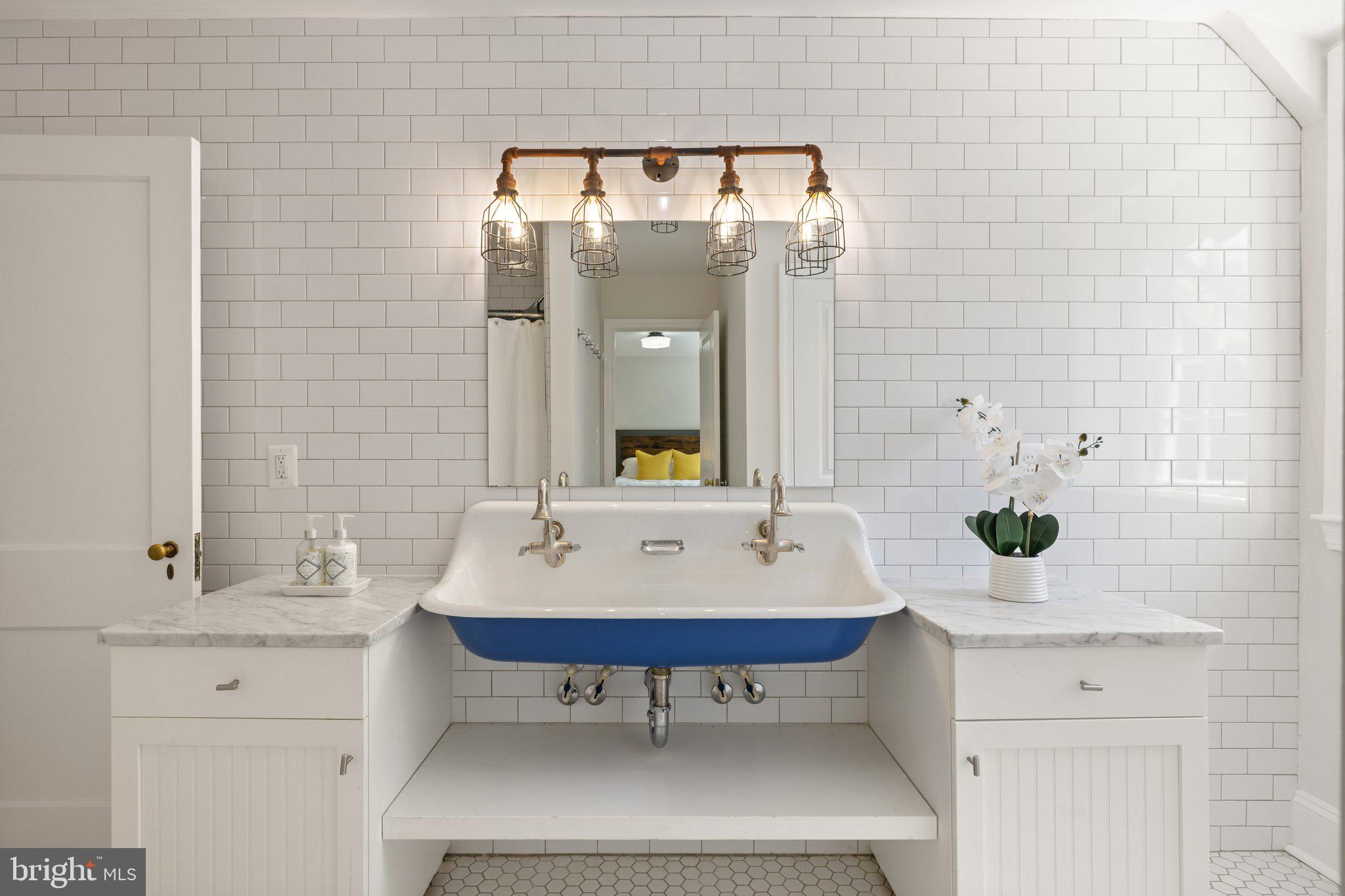 COUNTRY CLUB - Residential