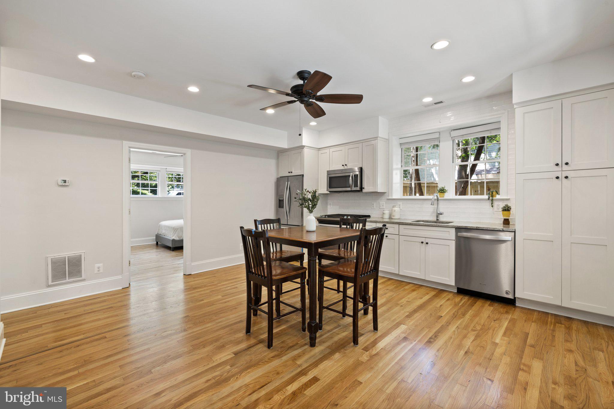 COUNTRY CLUB - Residential