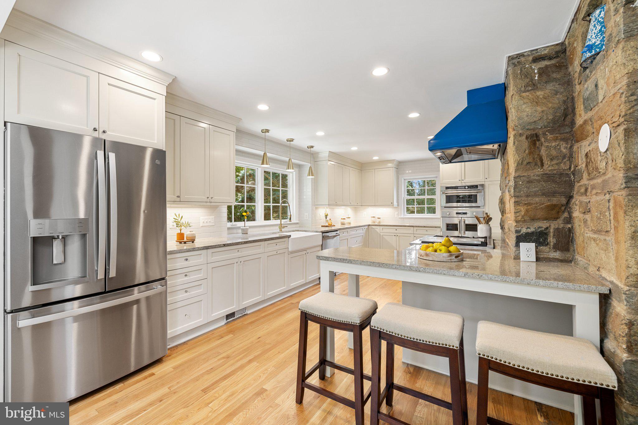 COUNTRY CLUB - Residential