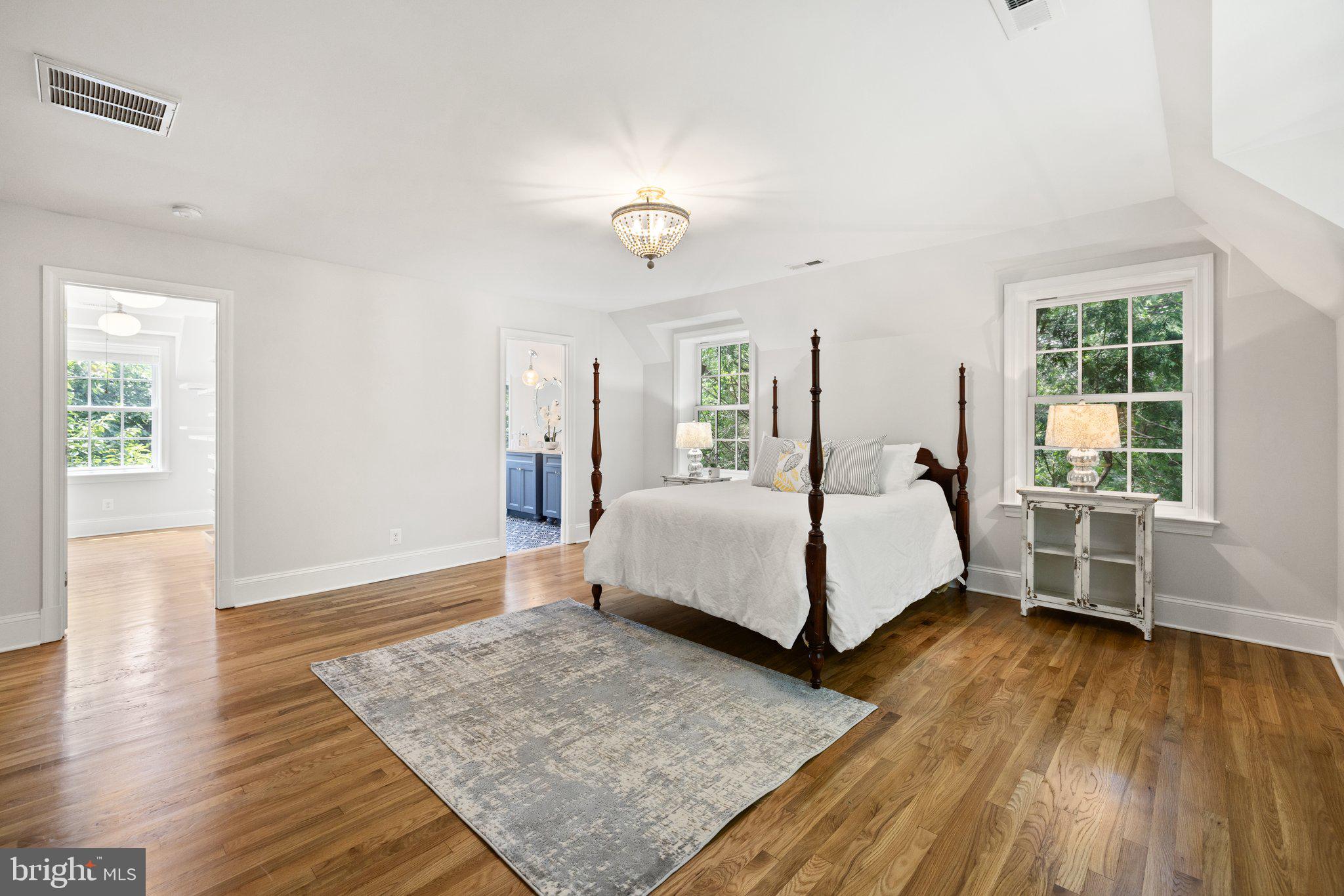 COUNTRY CLUB - Residential