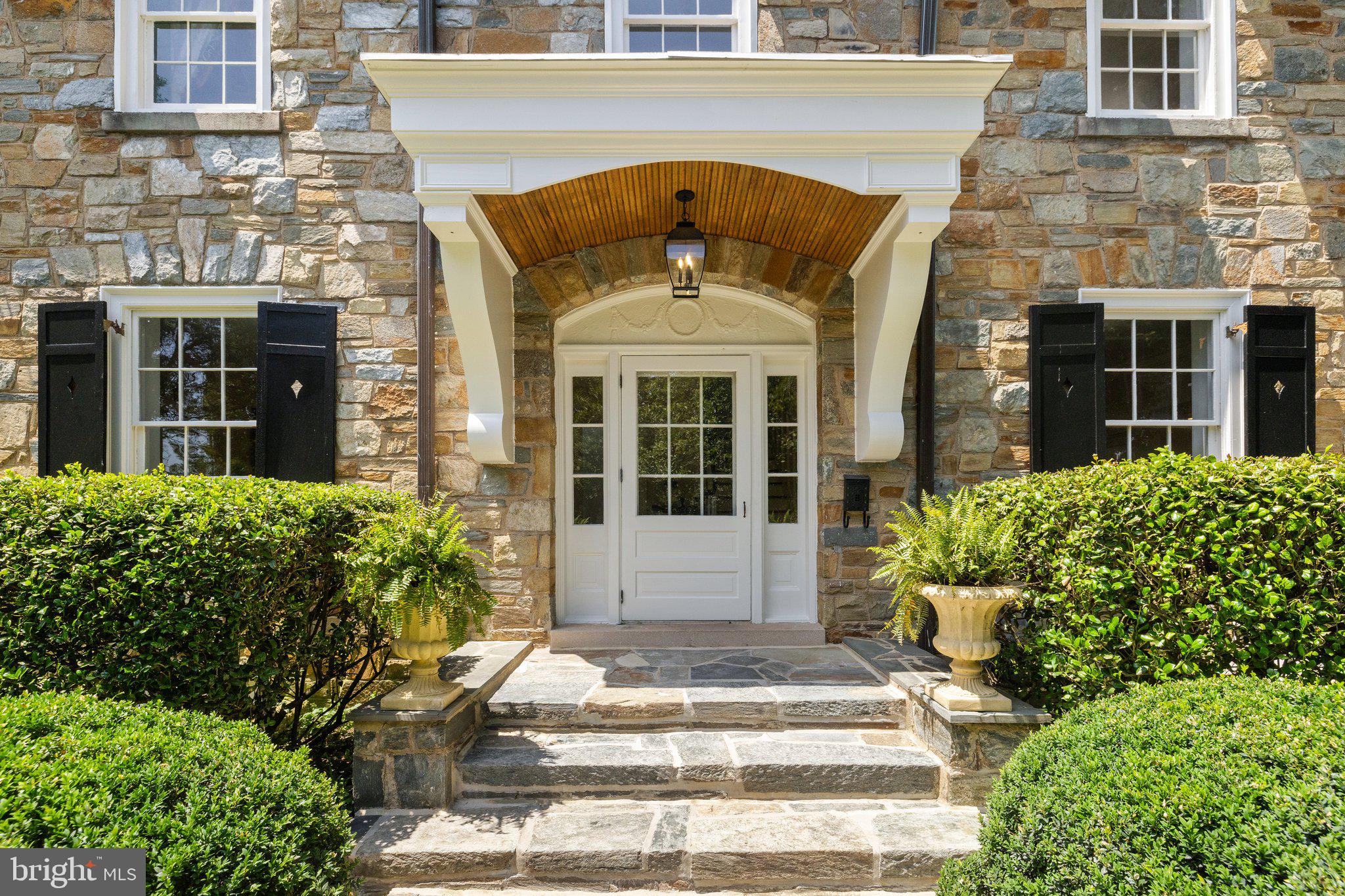 COUNTRY CLUB - Residential