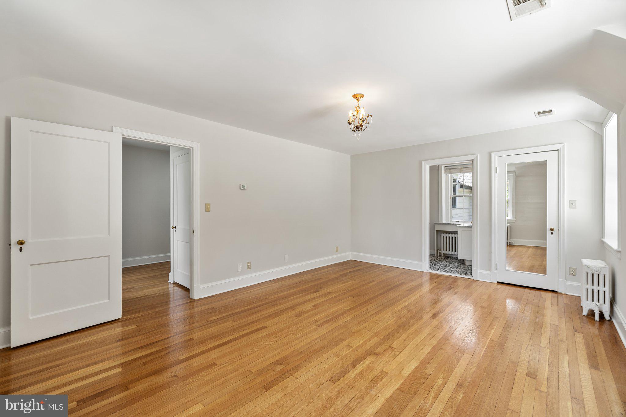 COUNTRY CLUB - Residential