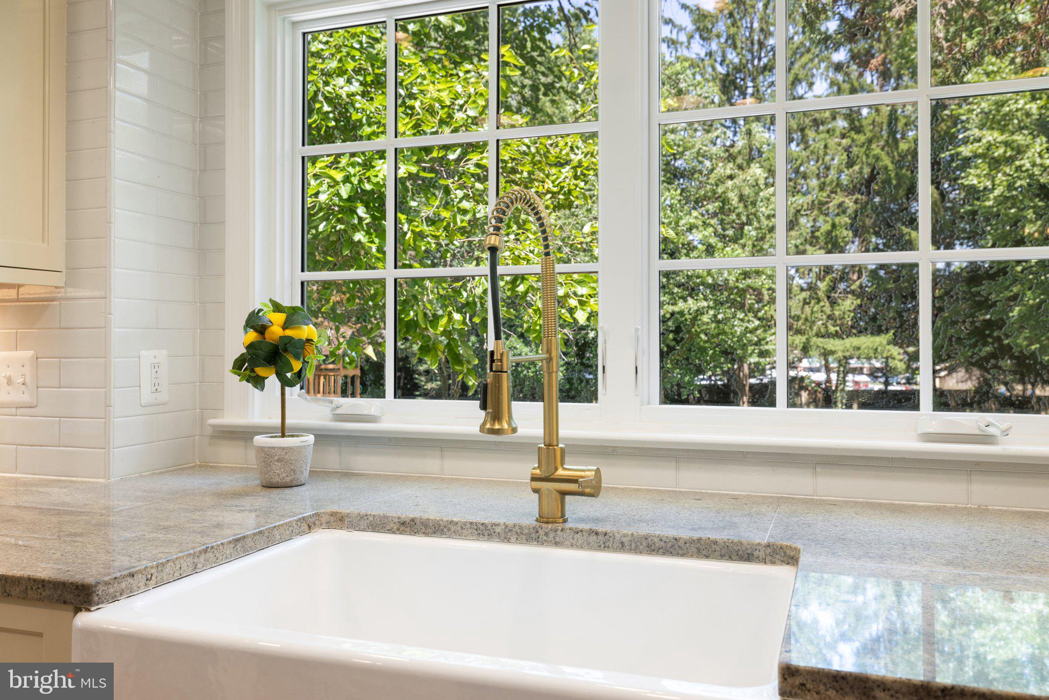 COUNTRY CLUB - Residential