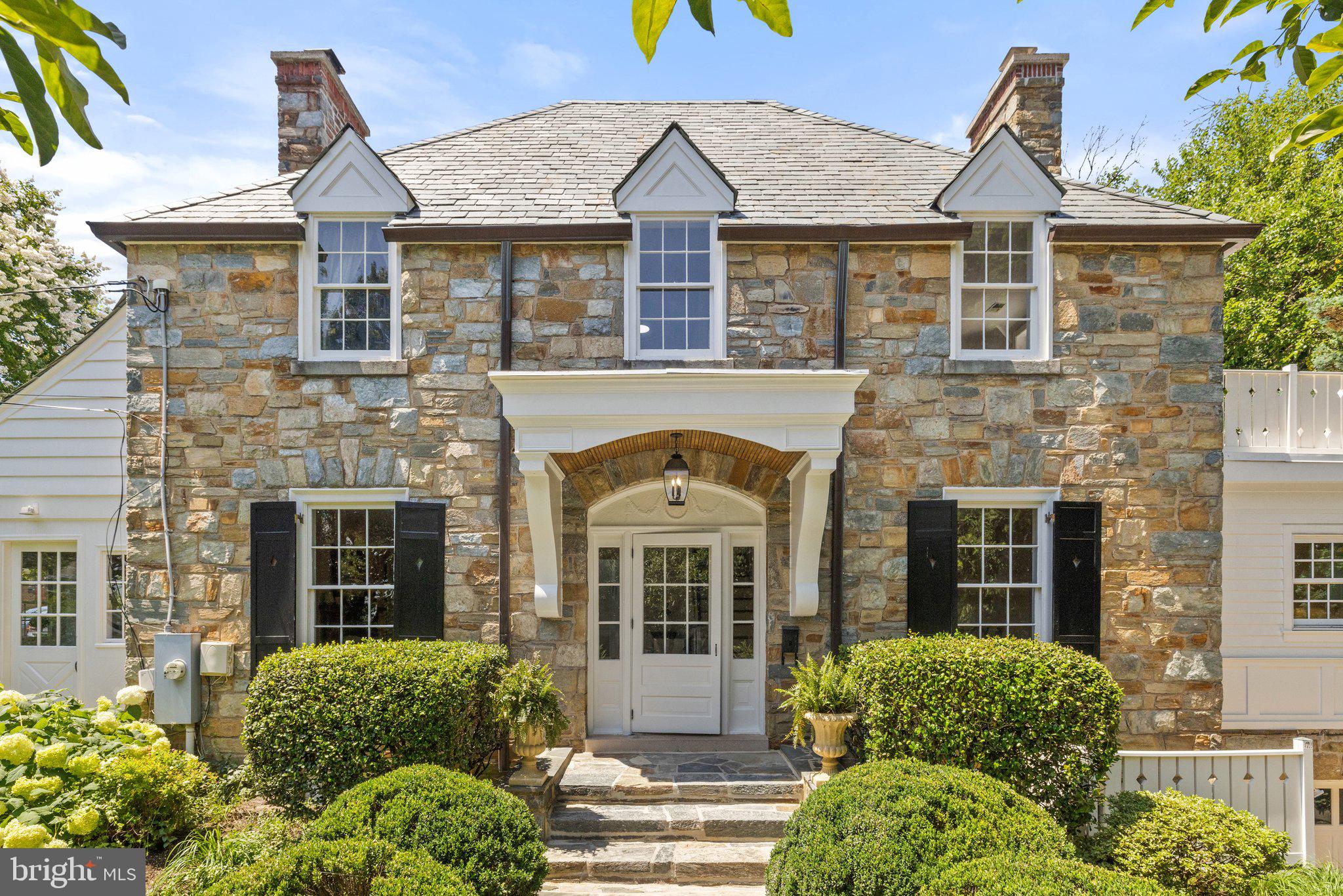 COUNTRY CLUB - Residential