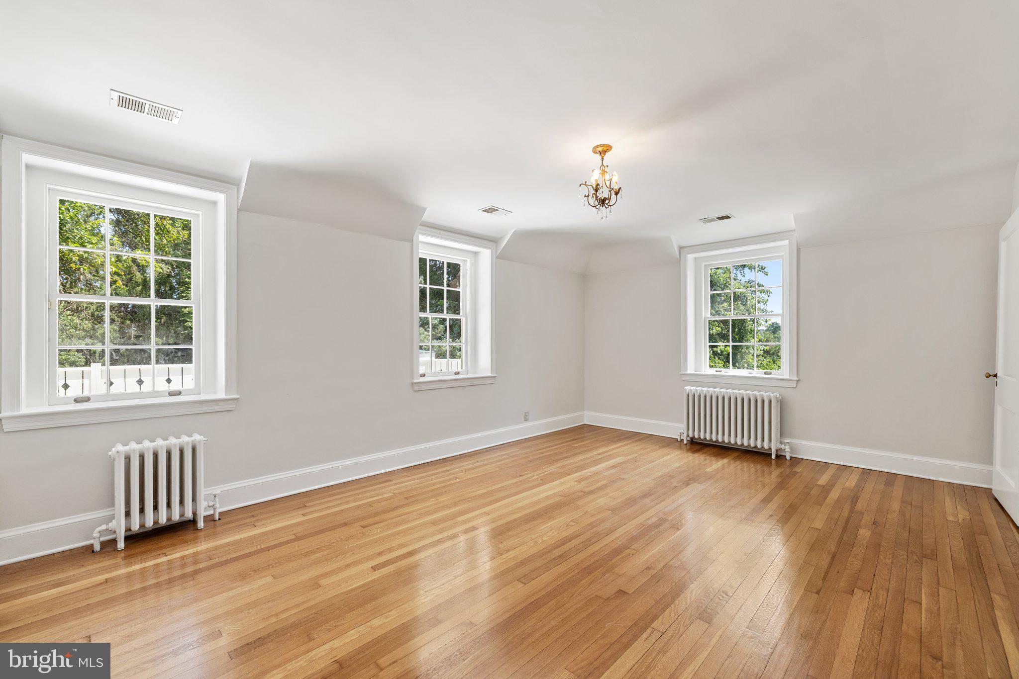 COUNTRY CLUB - Residential