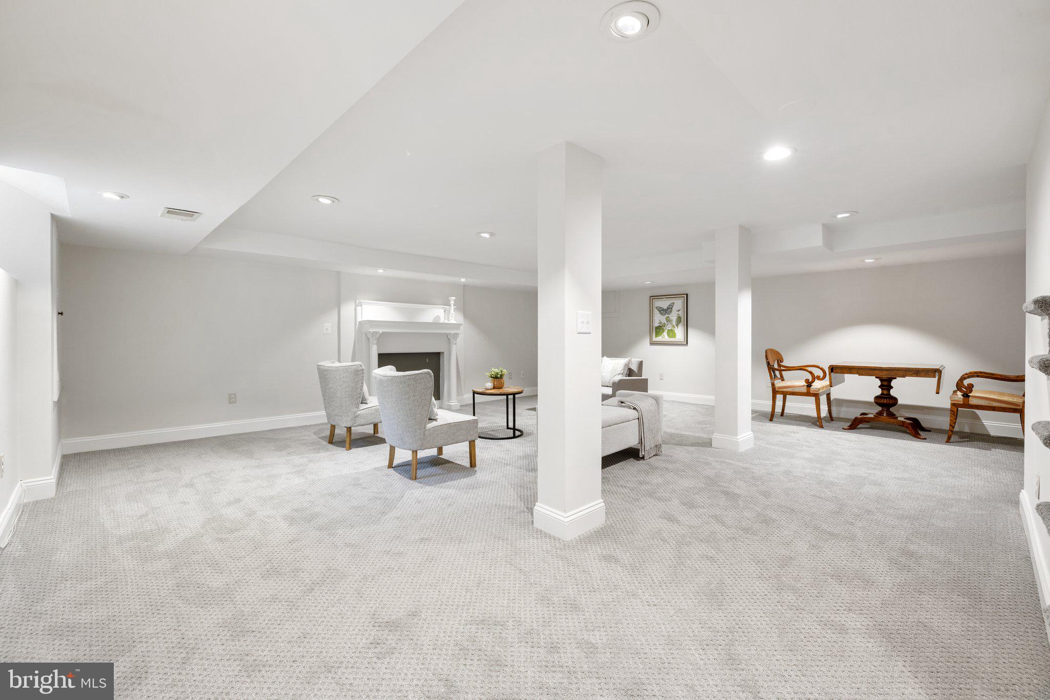 COUNTRY CLUB - Residential