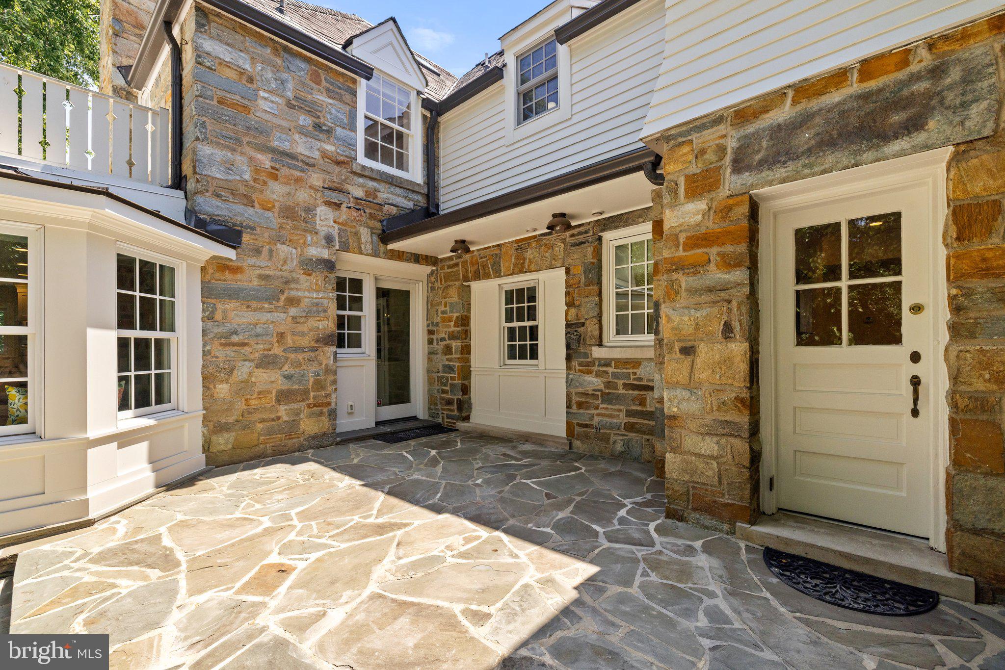 COUNTRY CLUB - Residential