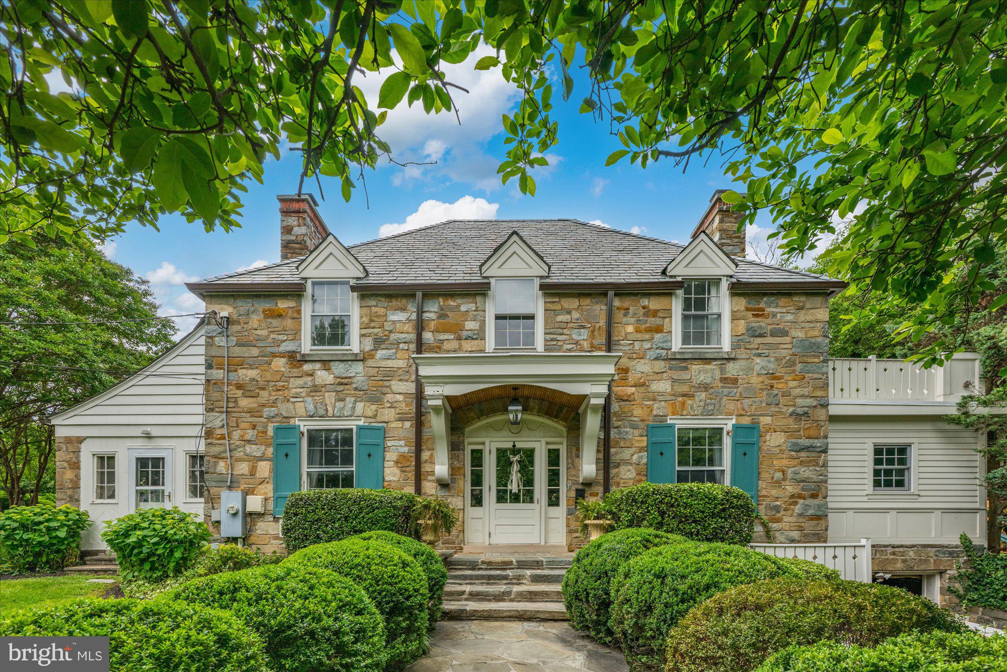 COUNTRY CLUB - Residential