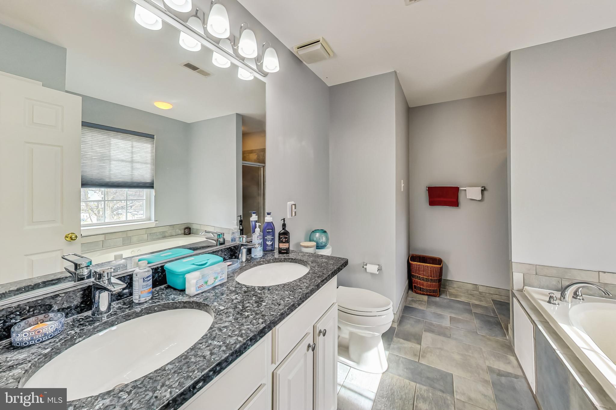 GOLDSBOROUGH MANOR - Residential