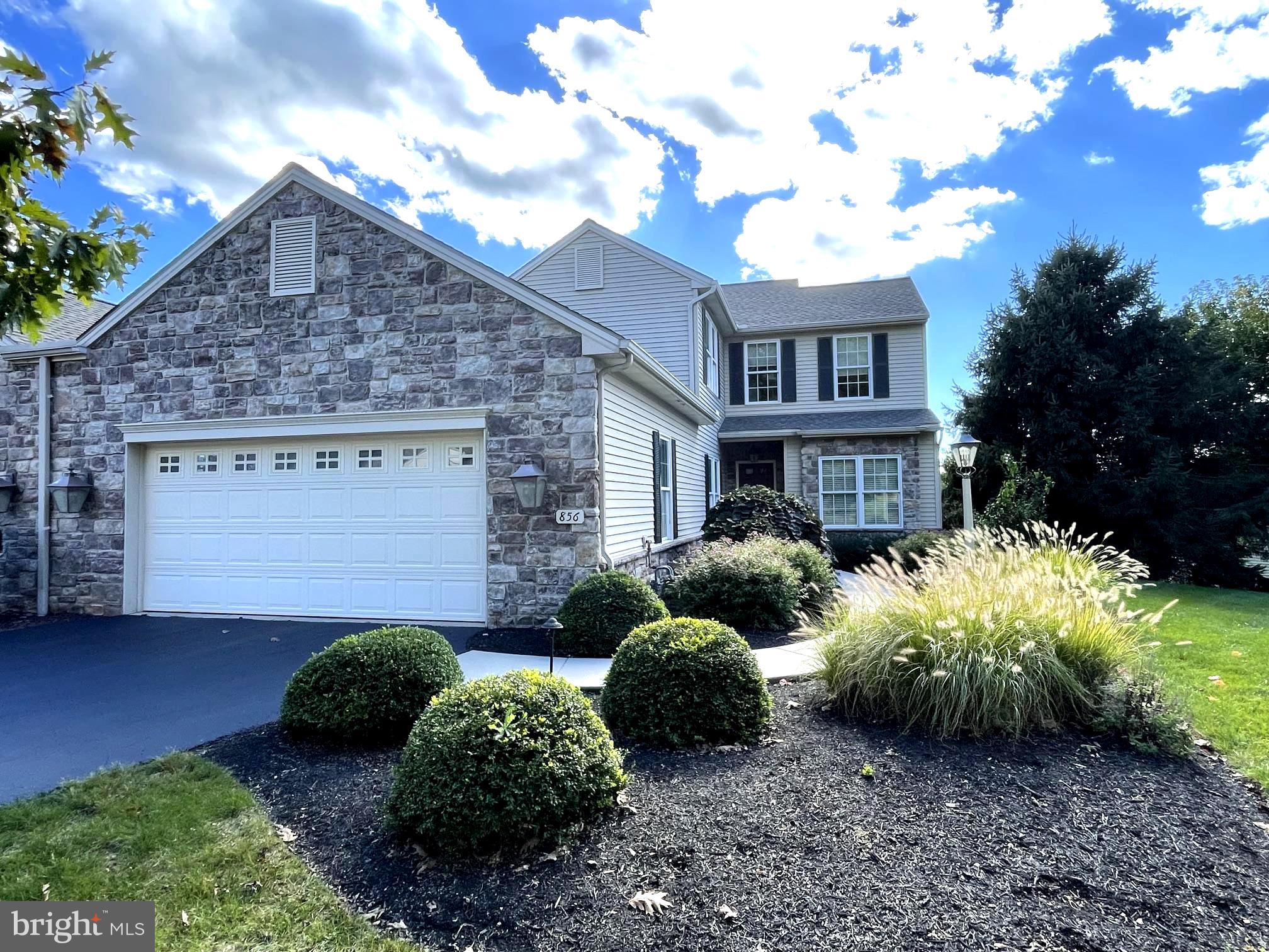 856 MEADOW COURT