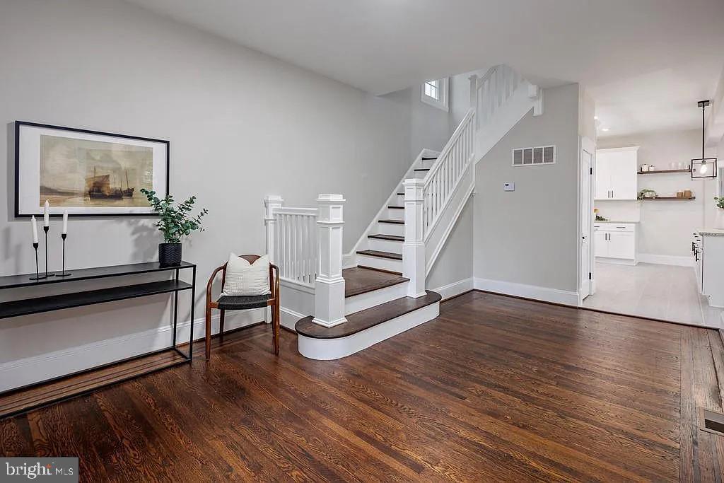 MOUNT WASHINGTON - Residential Lease