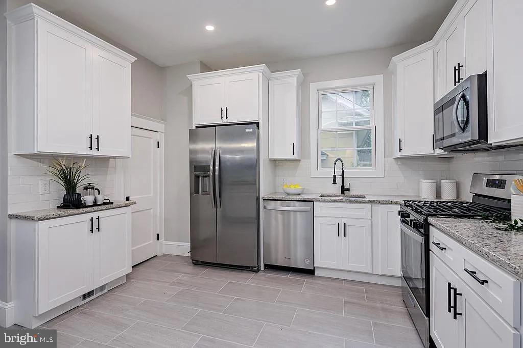 MOUNT WASHINGTON - Residential Lease