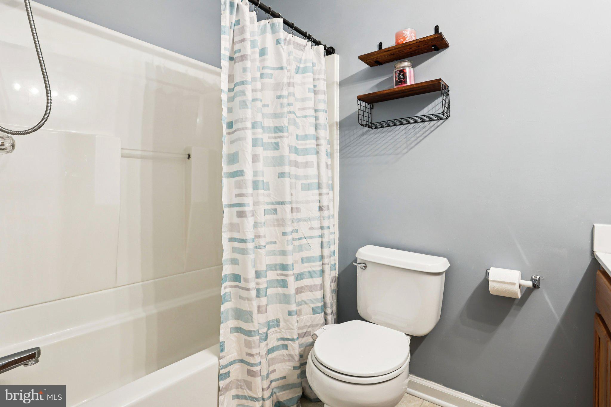 MIDDLETON PL - Residential