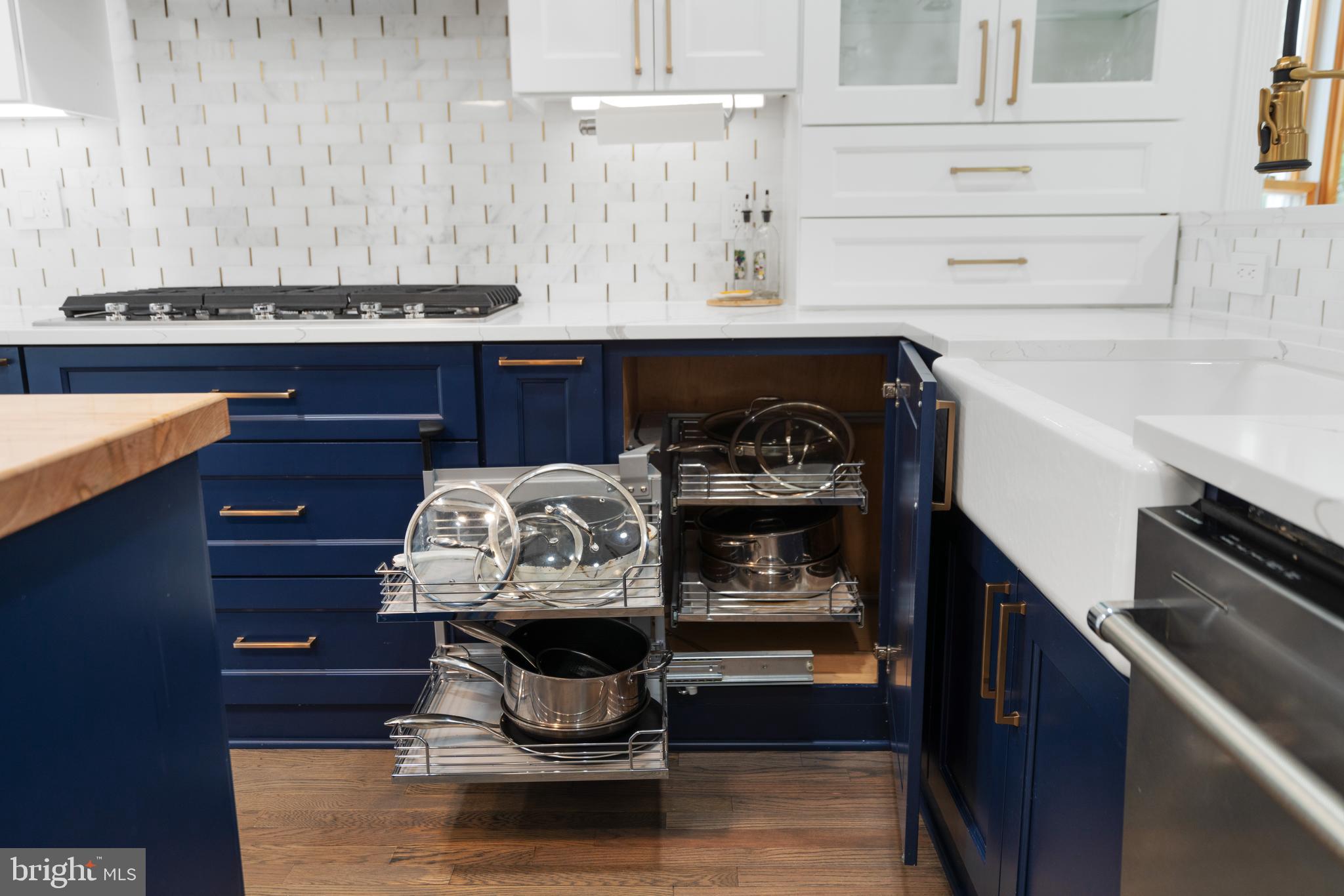 POTOMAC COMMONS - Residential