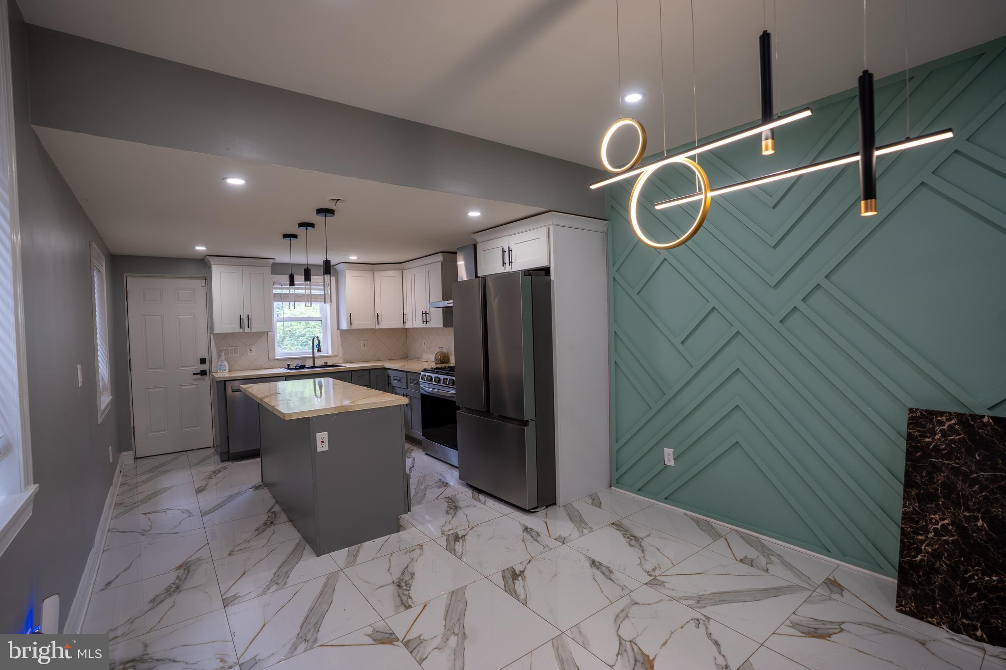 PORT RICHMOND - Residential Lease