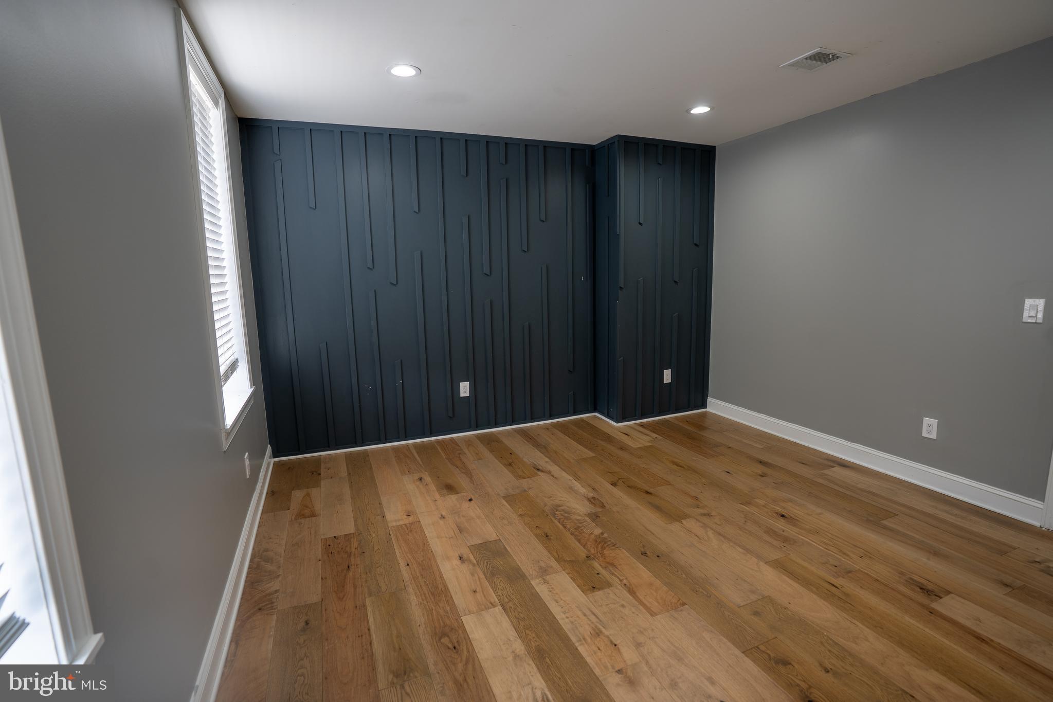 PORT RICHMOND - Residential Lease