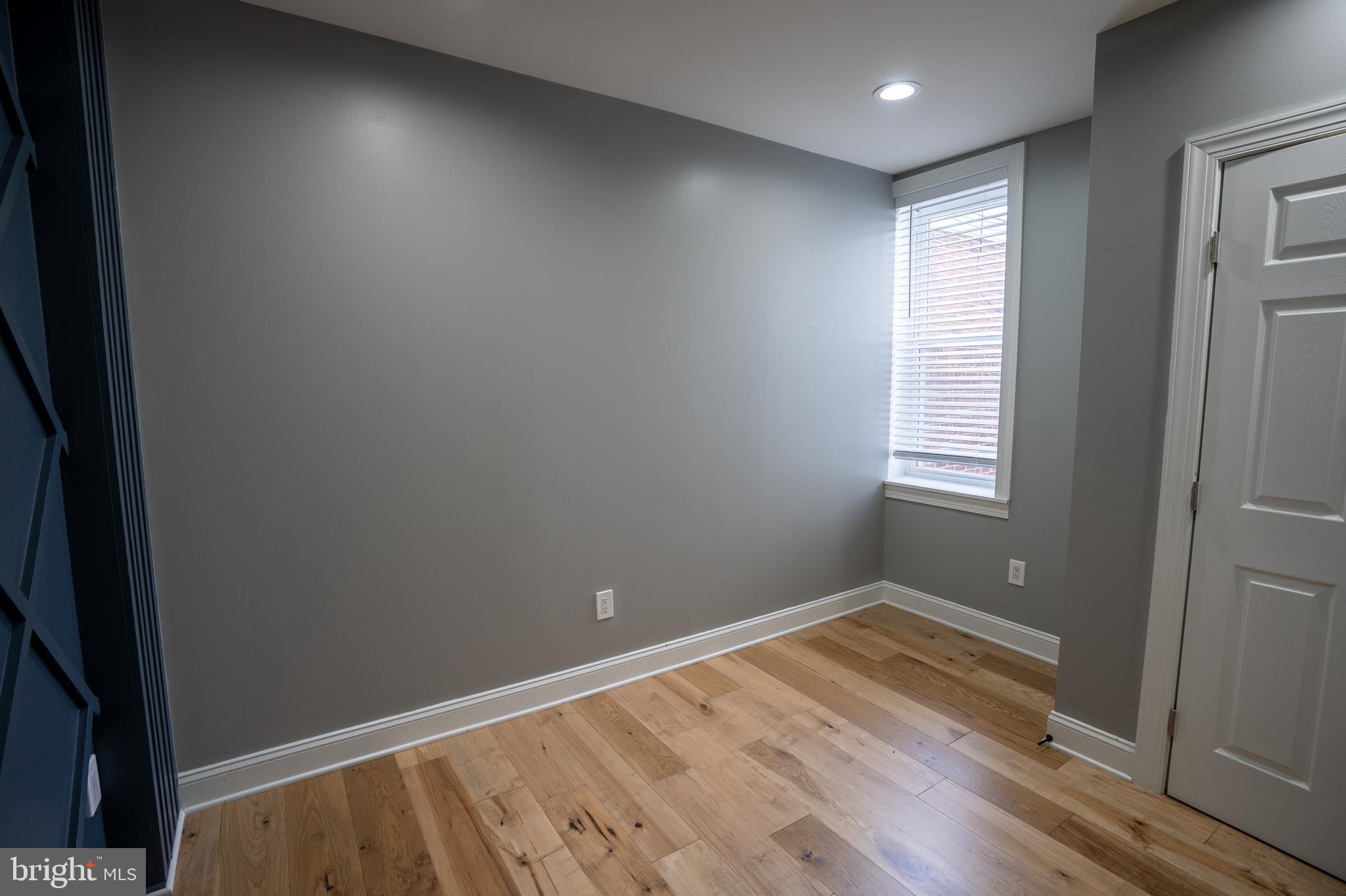 PORT RICHMOND - Residential Lease