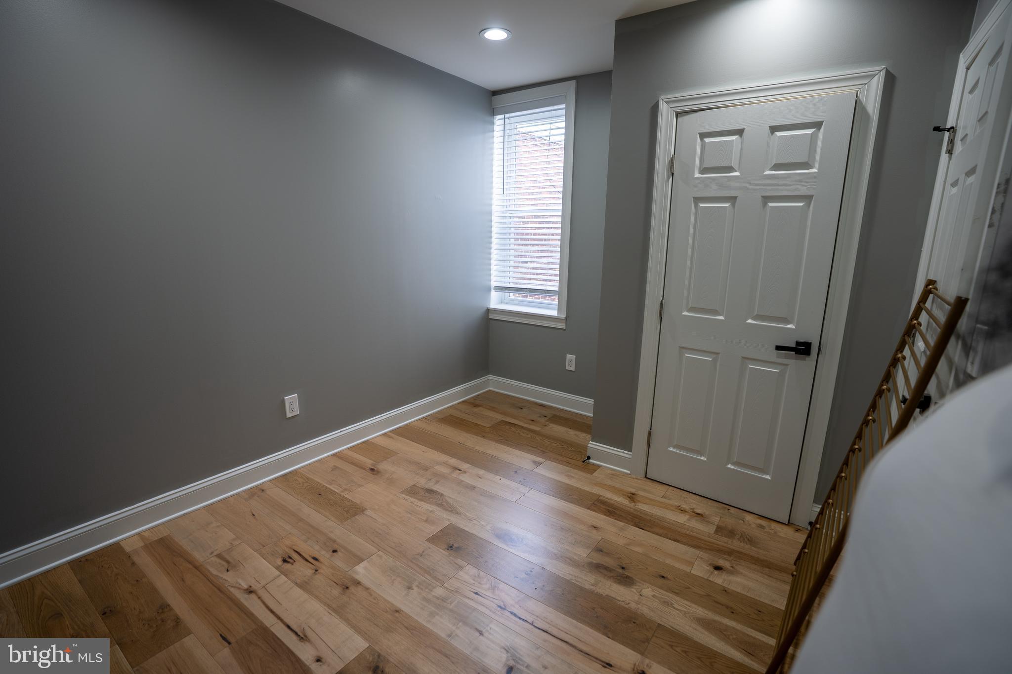 PORT RICHMOND - Residential Lease