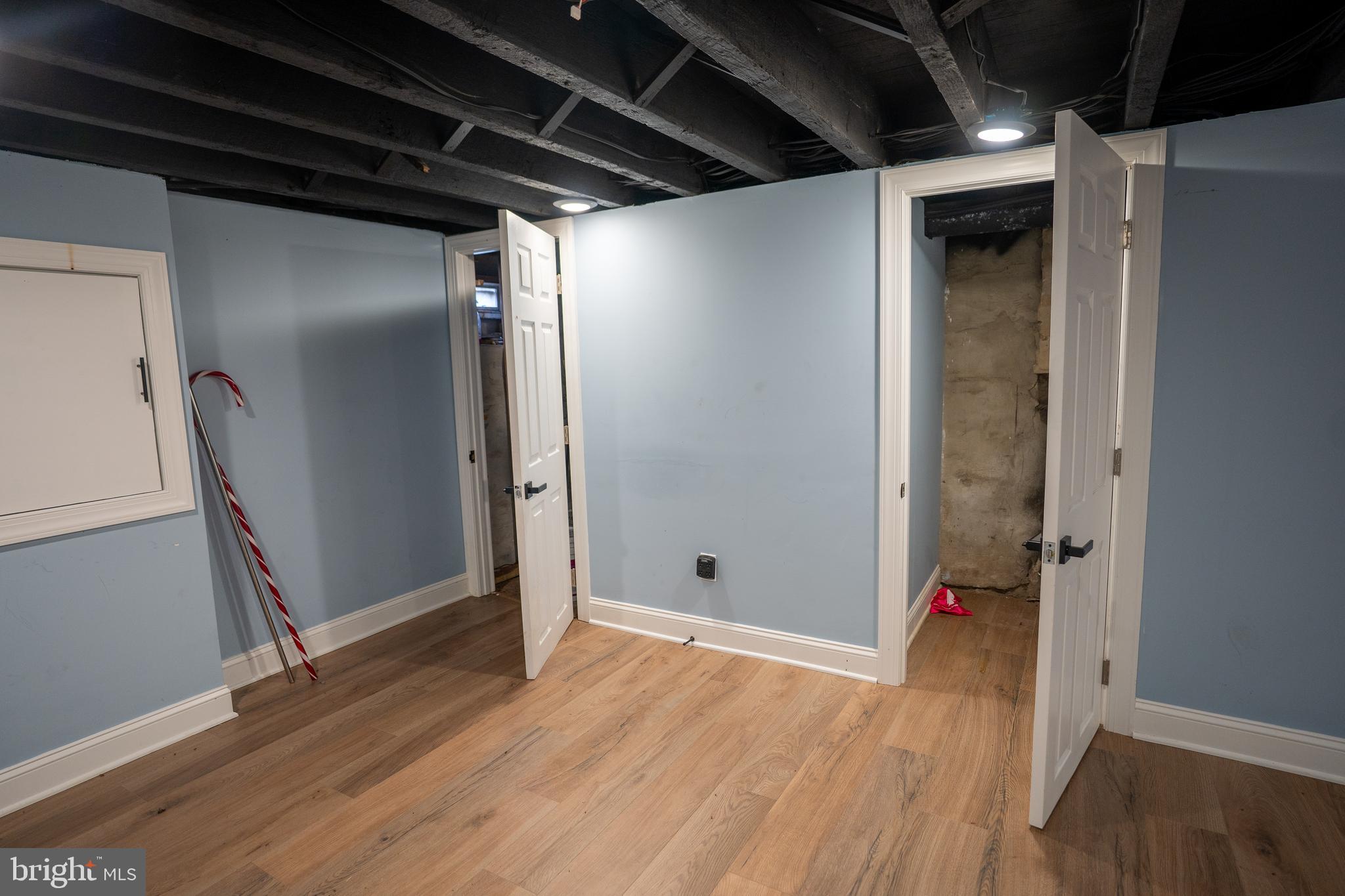 PORT RICHMOND - Residential Lease