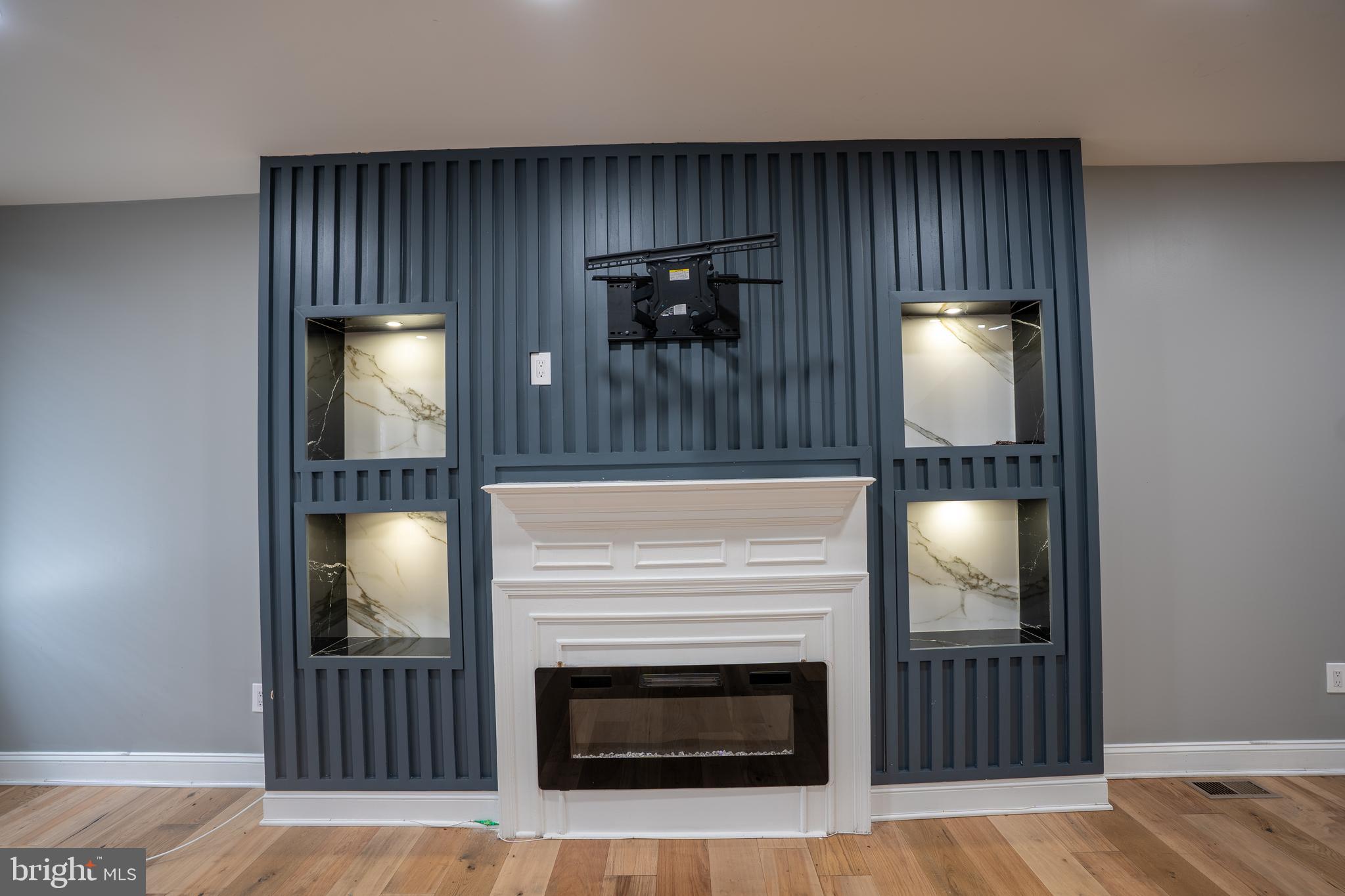 PORT RICHMOND - Residential Lease