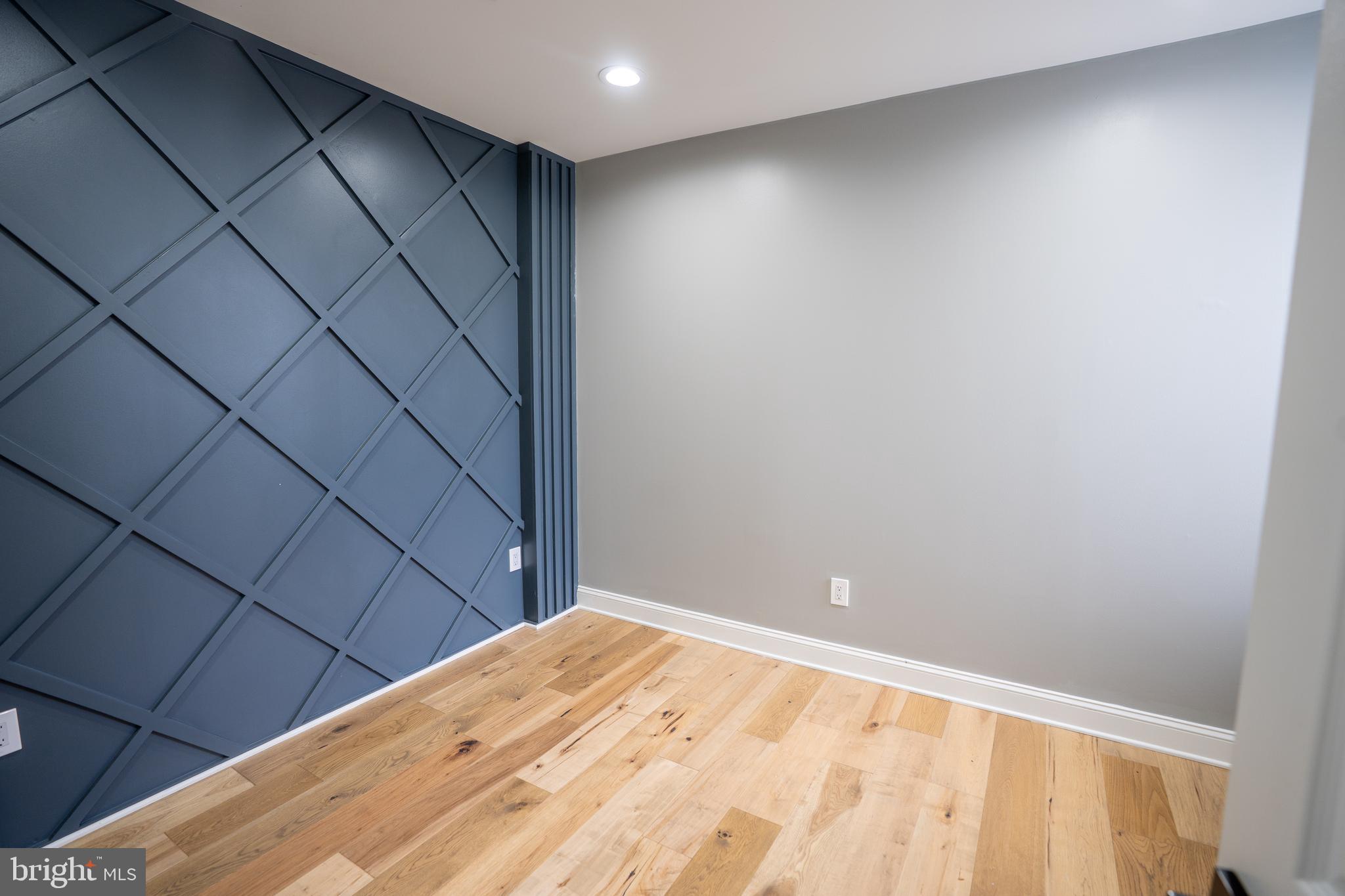 PORT RICHMOND - Residential Lease