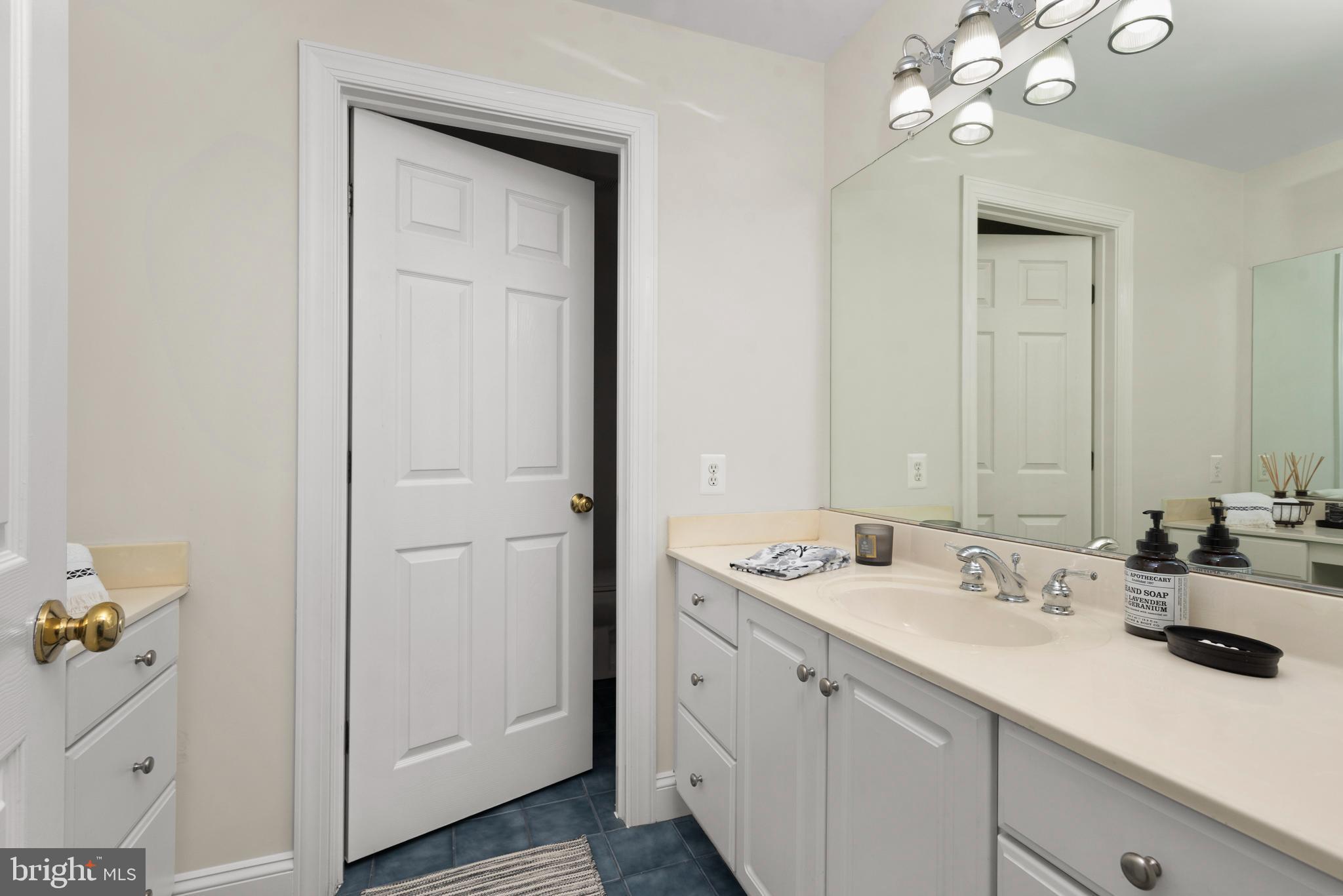 STONINGTON - Residential